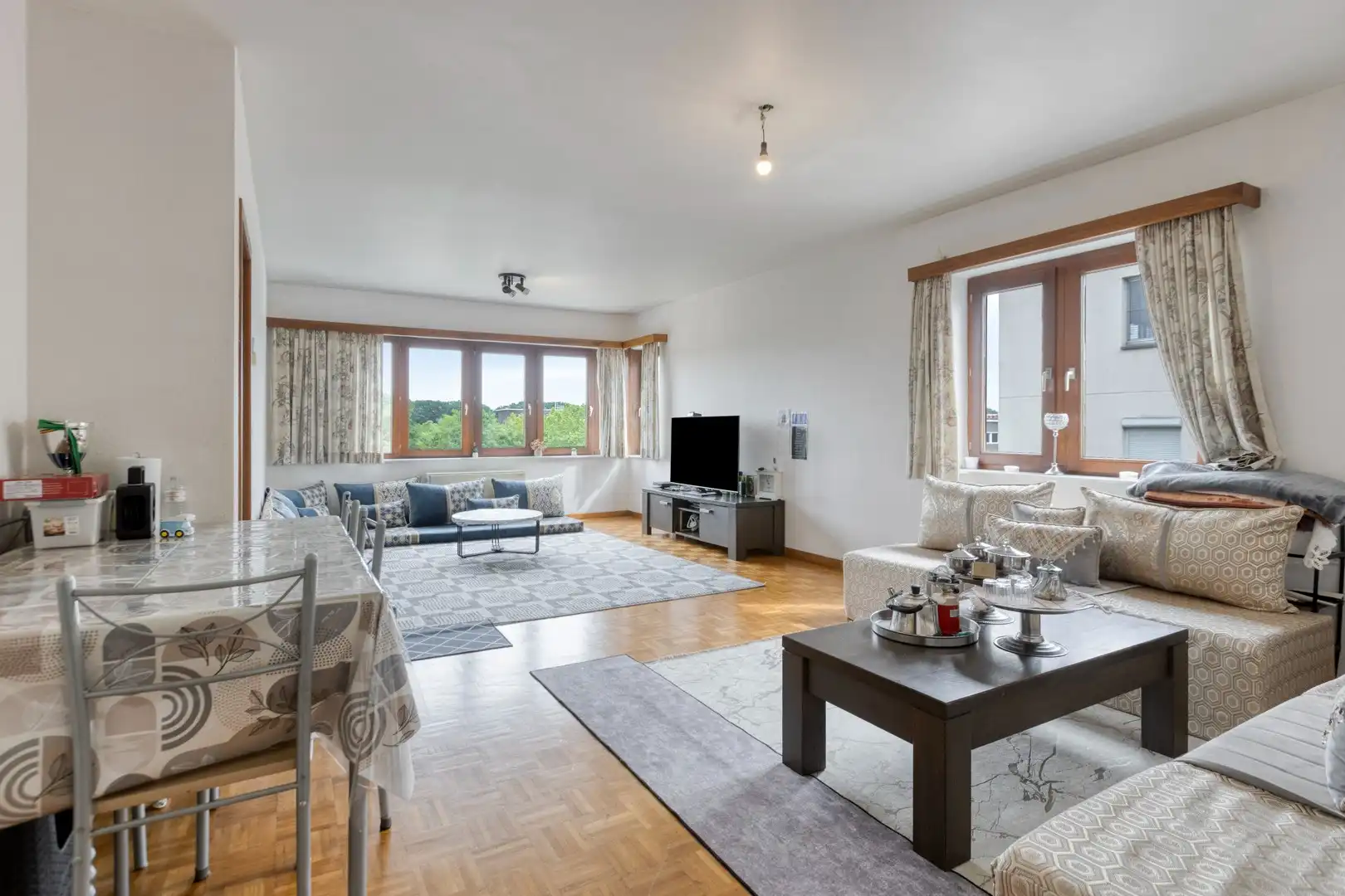 Ruim 3-slaapkamerappartement te koop in Genk foto 9