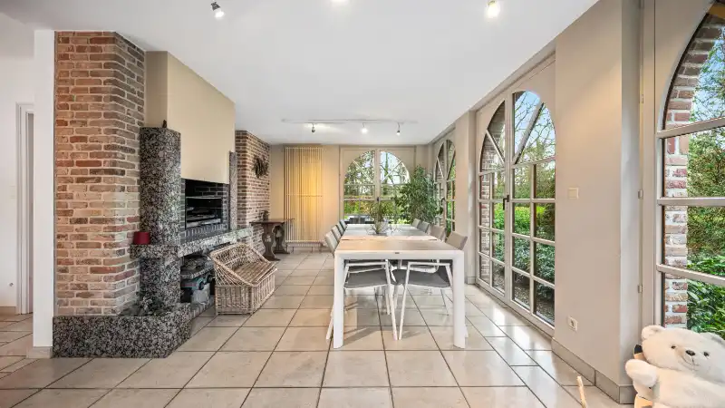 Ruime villa van 336m² op 1 hectare 45 are met vijver foto 17