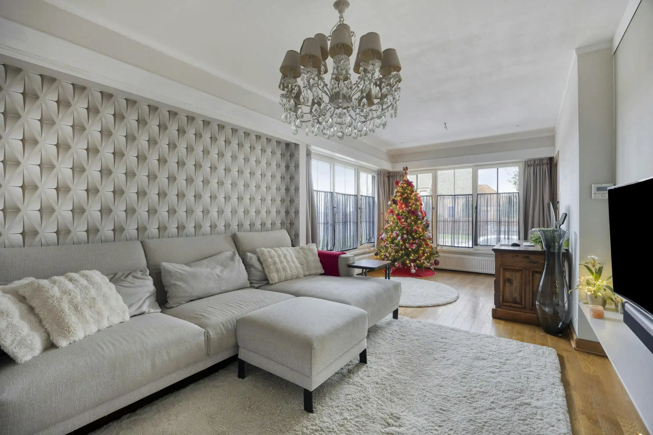 Gerenoveerd vrijstaand huis met zwembad, poolhouse en tuin foto 7