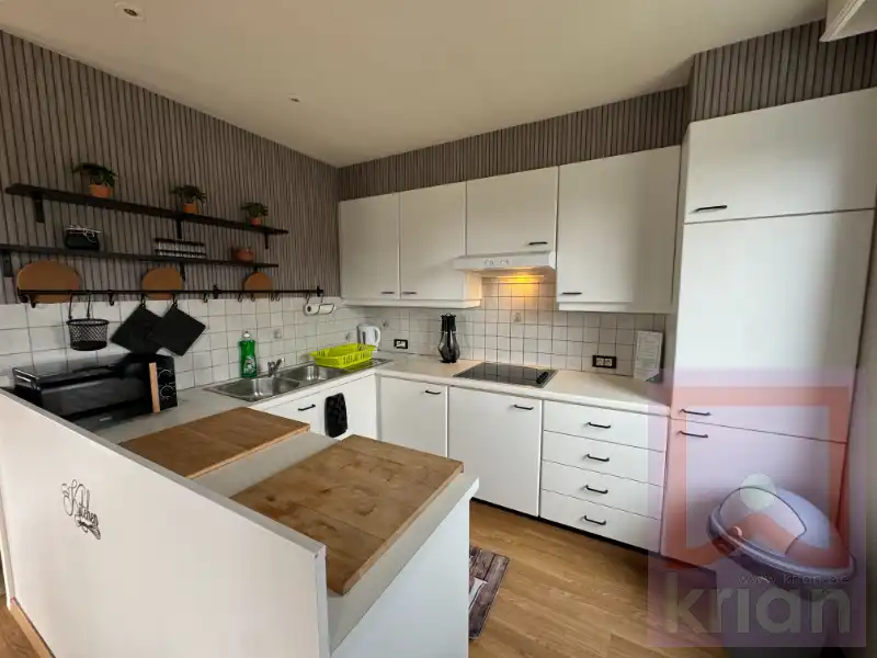 BEMEUBELD - Ruim 2-slaapkamer appartement met terras en garage. foto 4