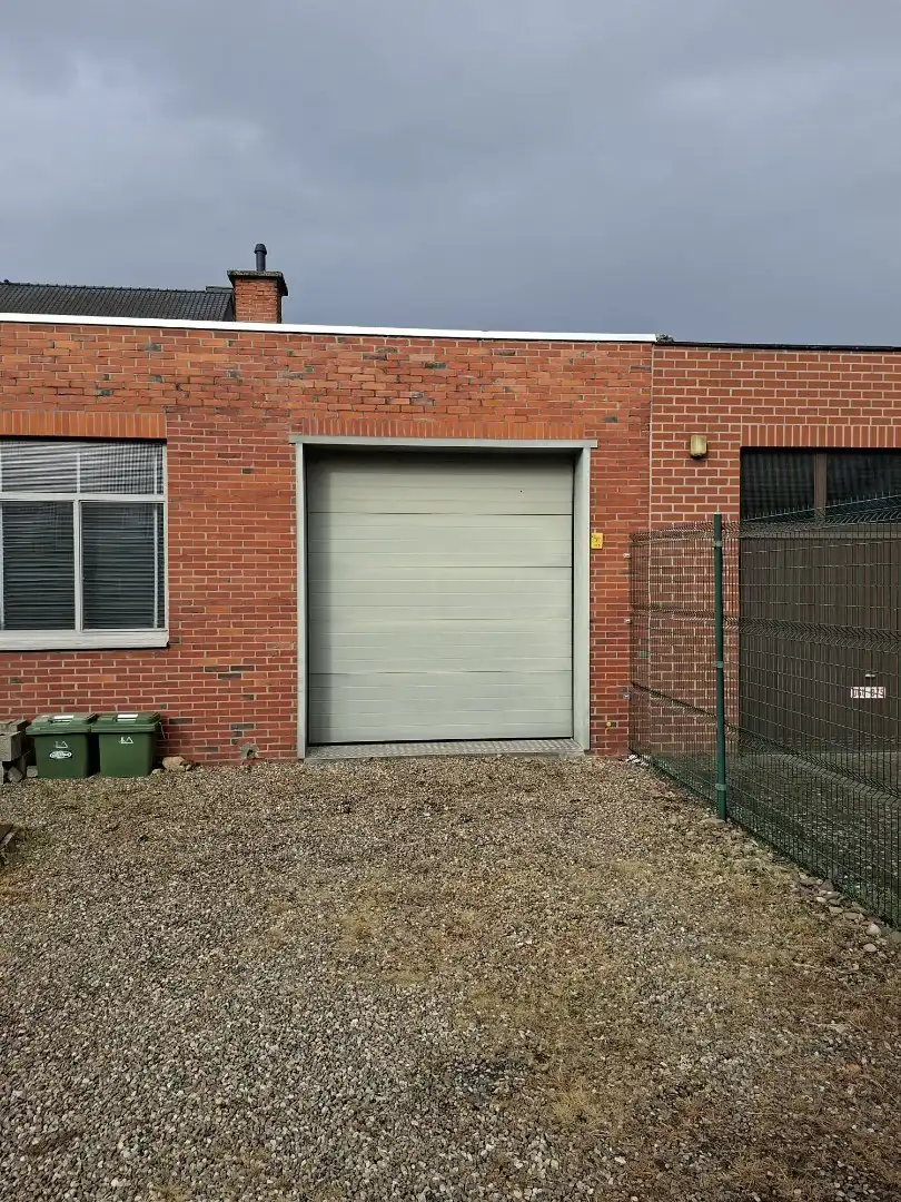 Comfortabel, zeer ruim appartement met 4 slaapkamers, terras en garage in het centrum van Neeroeteren!  foto 36