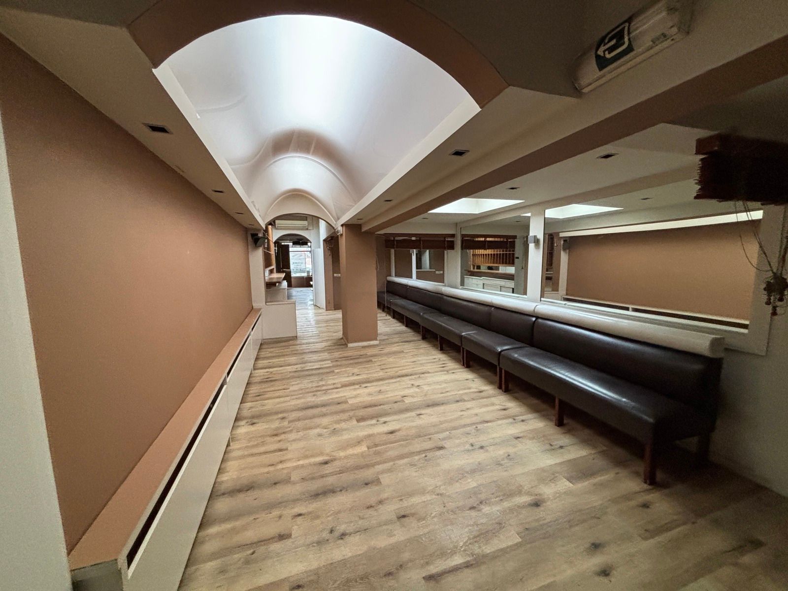 Instapklaar horecapand met terras te huur foto 6