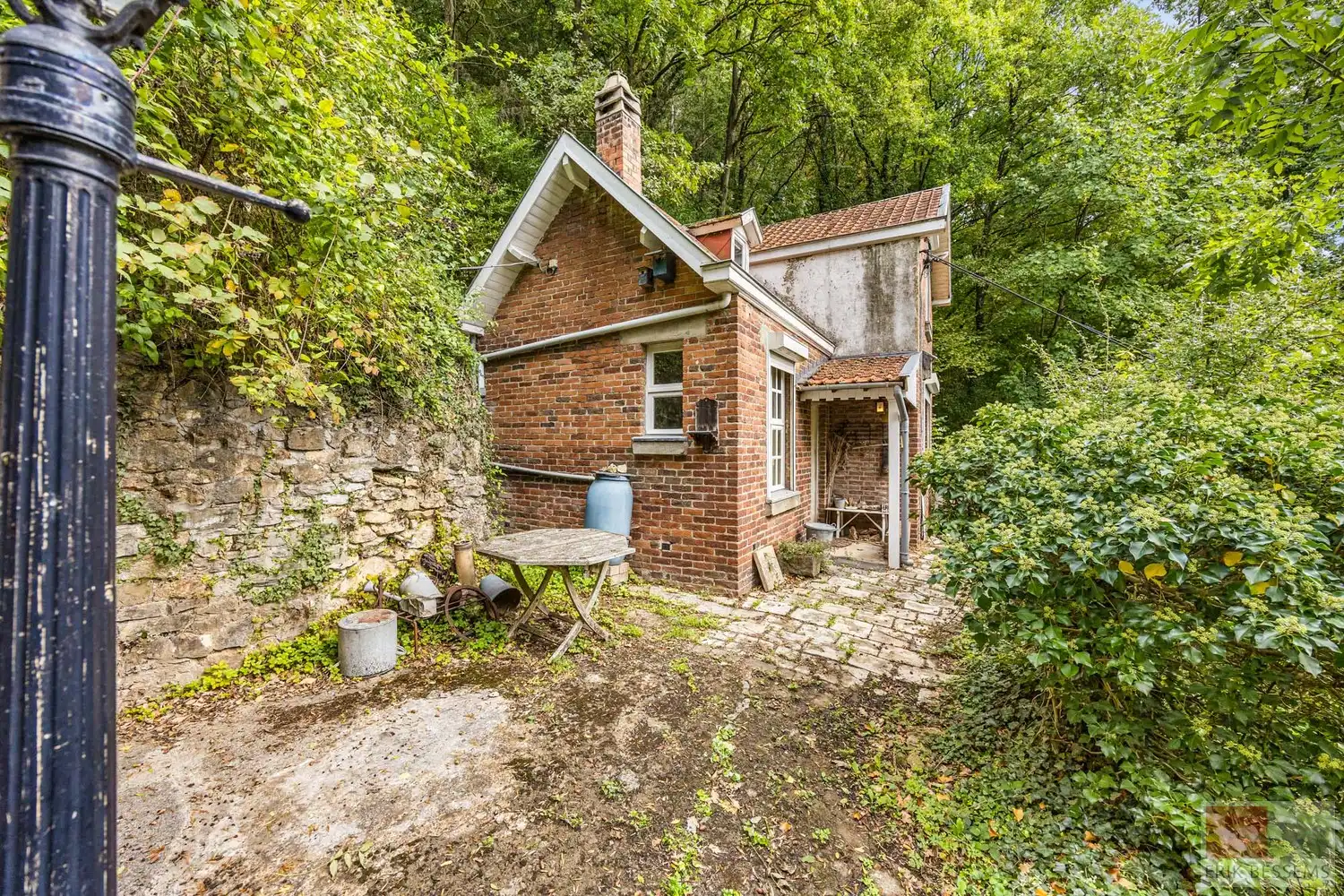 Uitzonderlijke boswoning foto 13