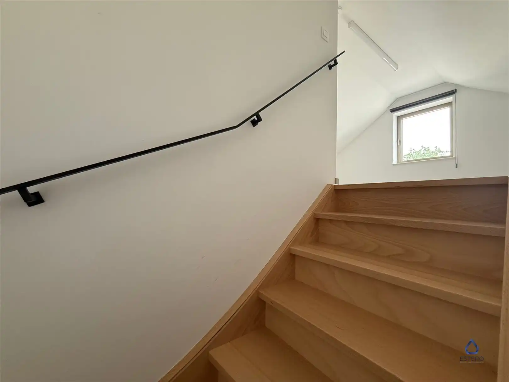 Nieuwbouwwoning met 4 slpk en carport foto 21