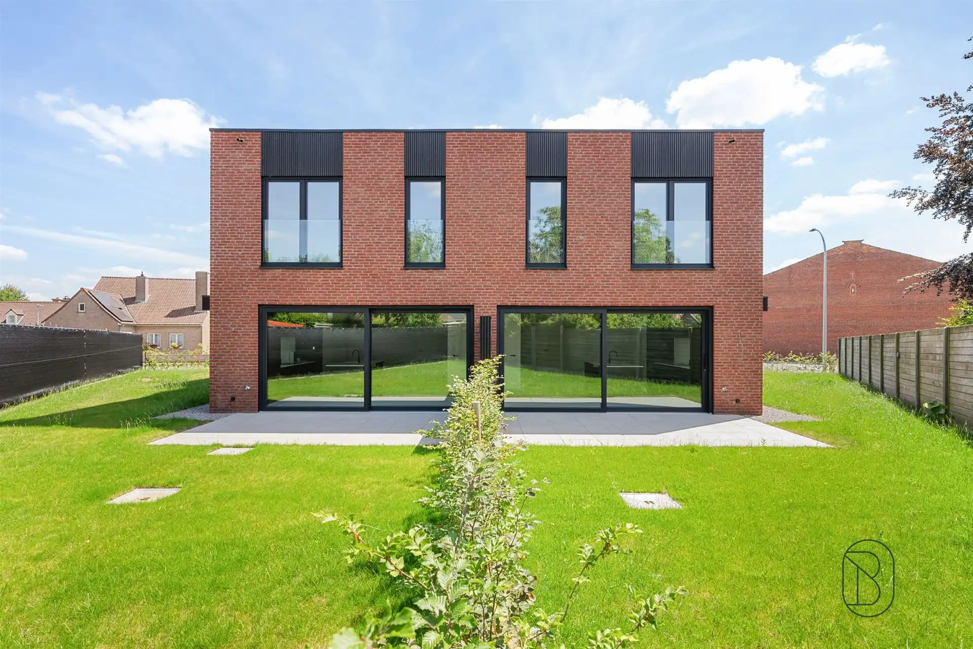 2 kwalitatieve luxueuze ENERGIENEUTRALE moderne nieuwbouwwoningen foto 3