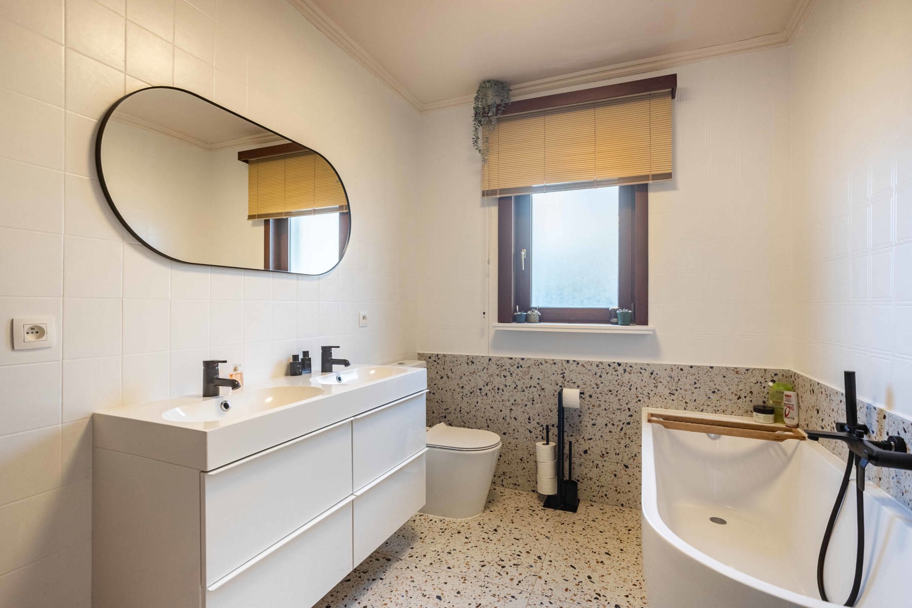 Instapklare bungalow met 3 slaapkamers en ruime tuin. foto 12