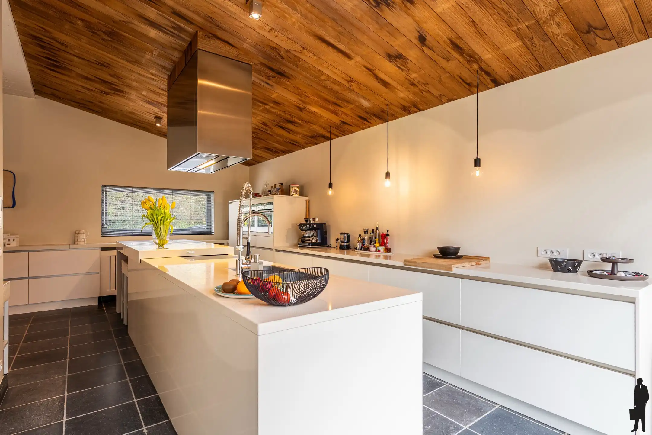 Unieke villa met zwembad, 4 slpk en zuidgerichte tuin foto 13