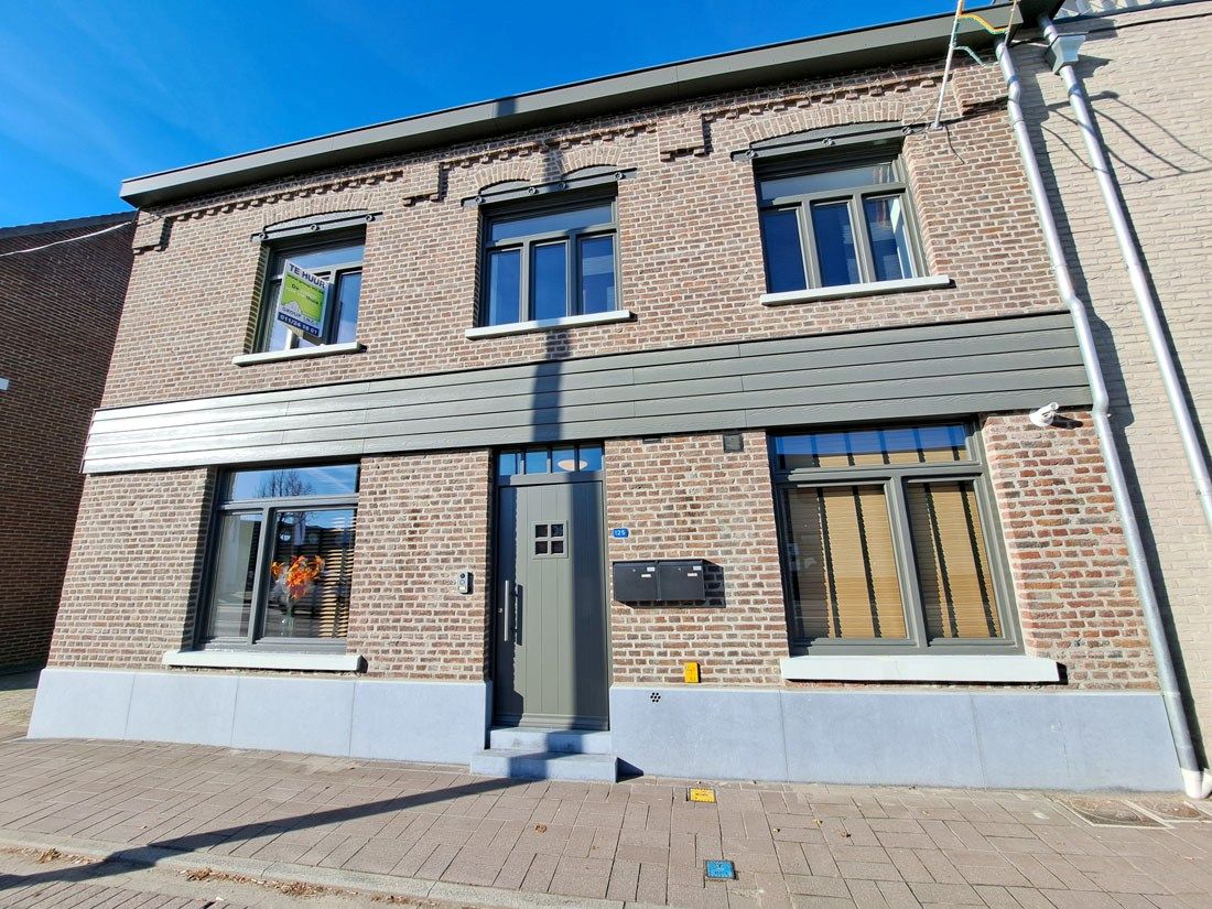 Instapklaar ruim duplex appartement te Rekem foto {{pictureIndex}}