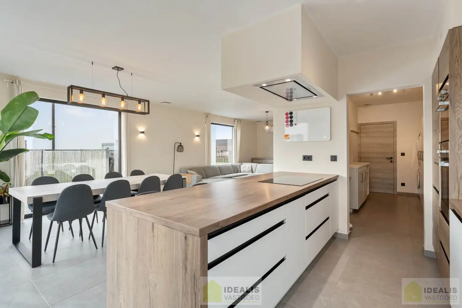 RECENTE, PERFECT ONDERHOUDEN EN MODERN OPGETROKKEN WONING foto 25