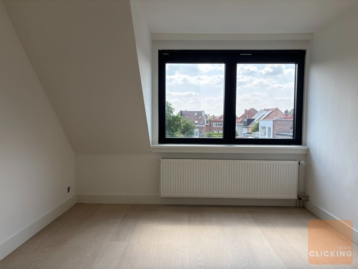 Totaal gerenoveerde woning 3 slaapkamers, parking en zonnige tuin foto 19