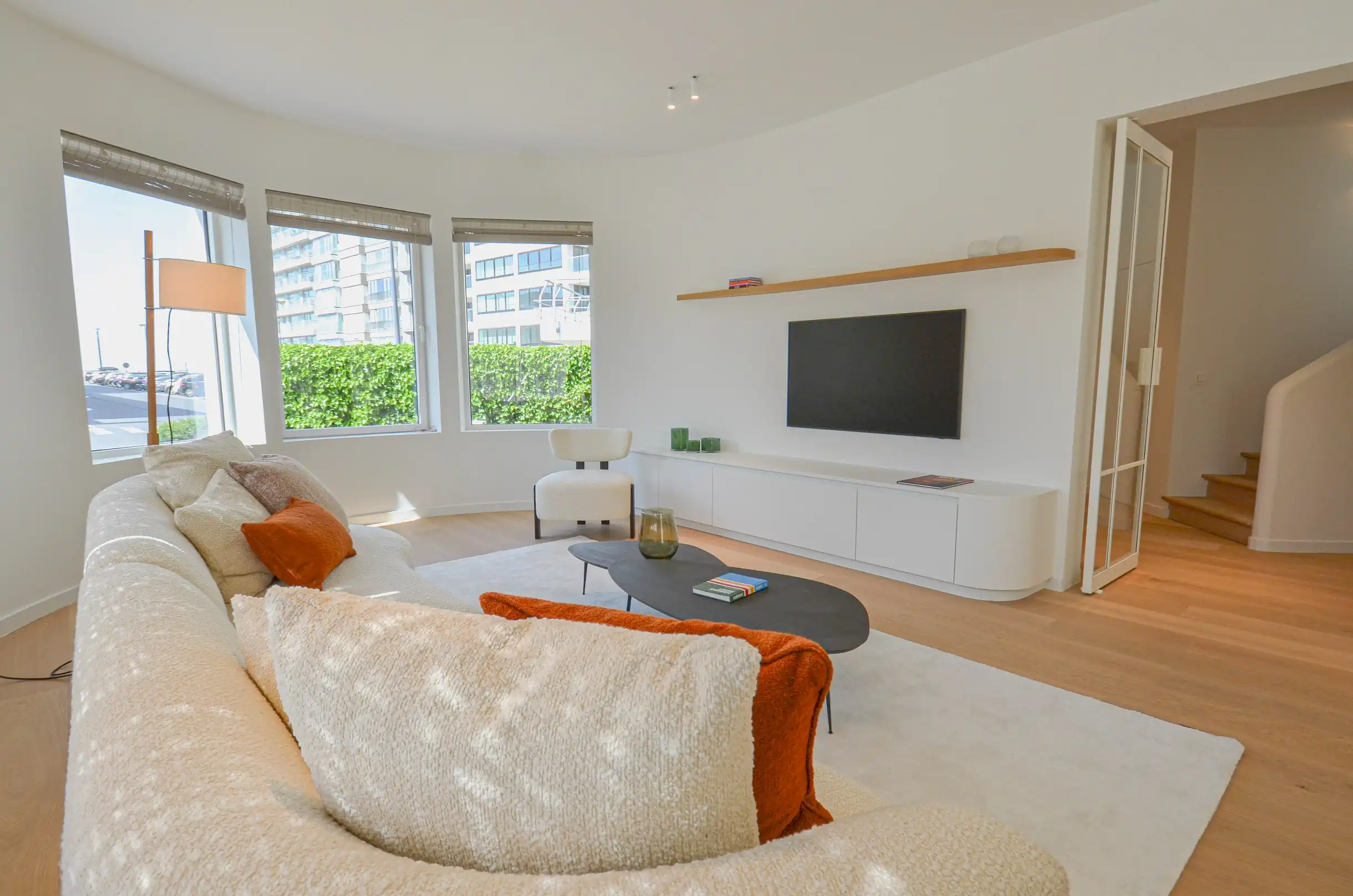 Exclusieve villa: Uitzonderlijk volledig gerenoveerde villa met frontaal zeezicht. foto 8