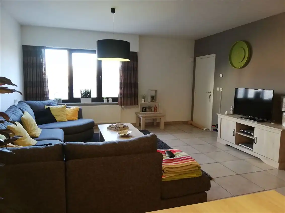 Verzorgd gelijkvloers app. met 2 slpk., terras en garage foto 3