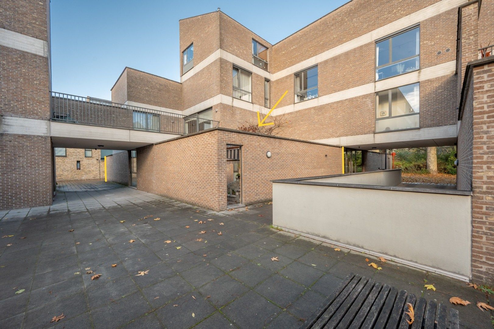 Gelijkvloers hoekappartement op unieke ligging in hartje Brugge foto {{pictureIndex}}