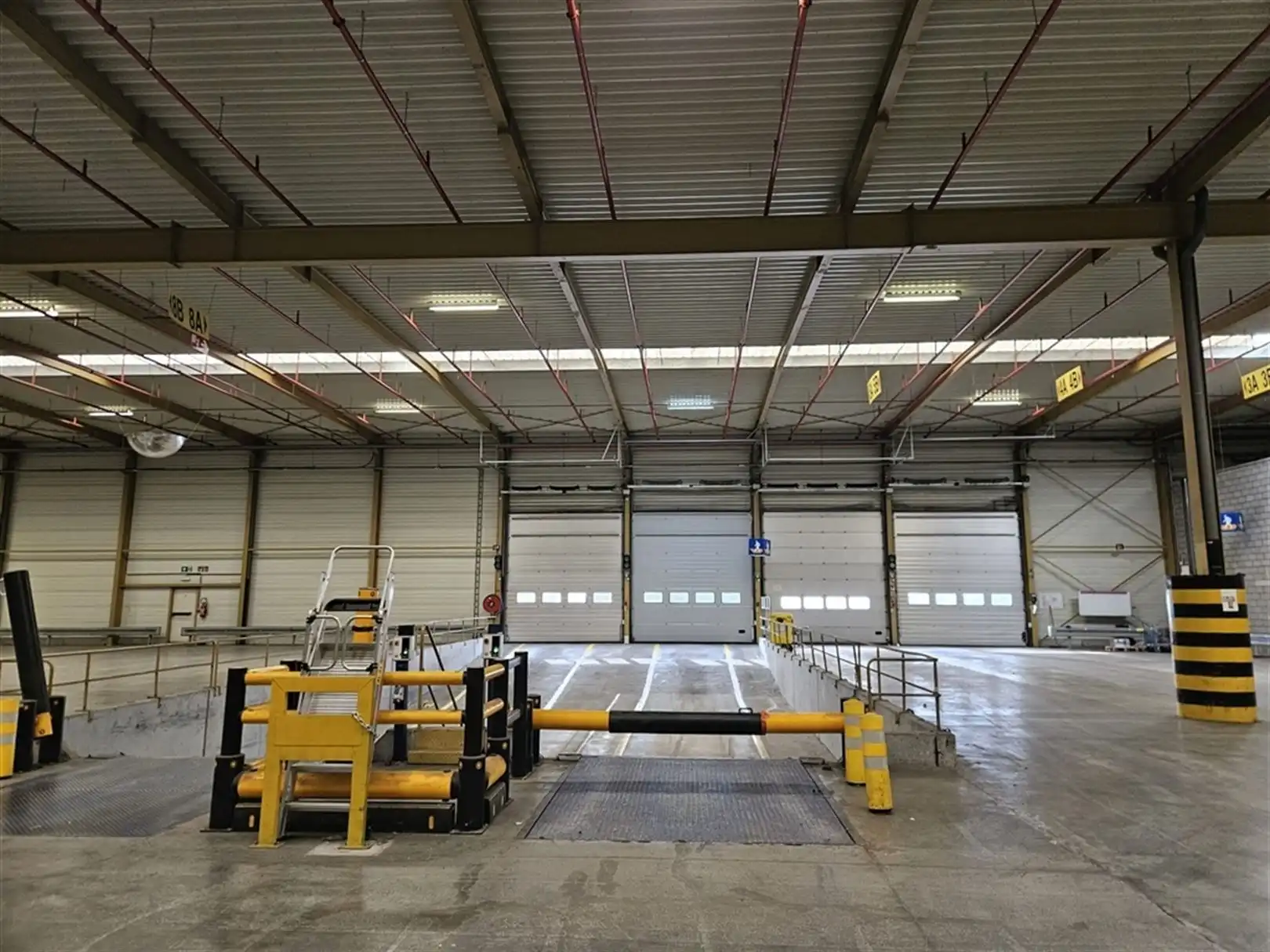 Fabrieksgebouw te Komen foto 24