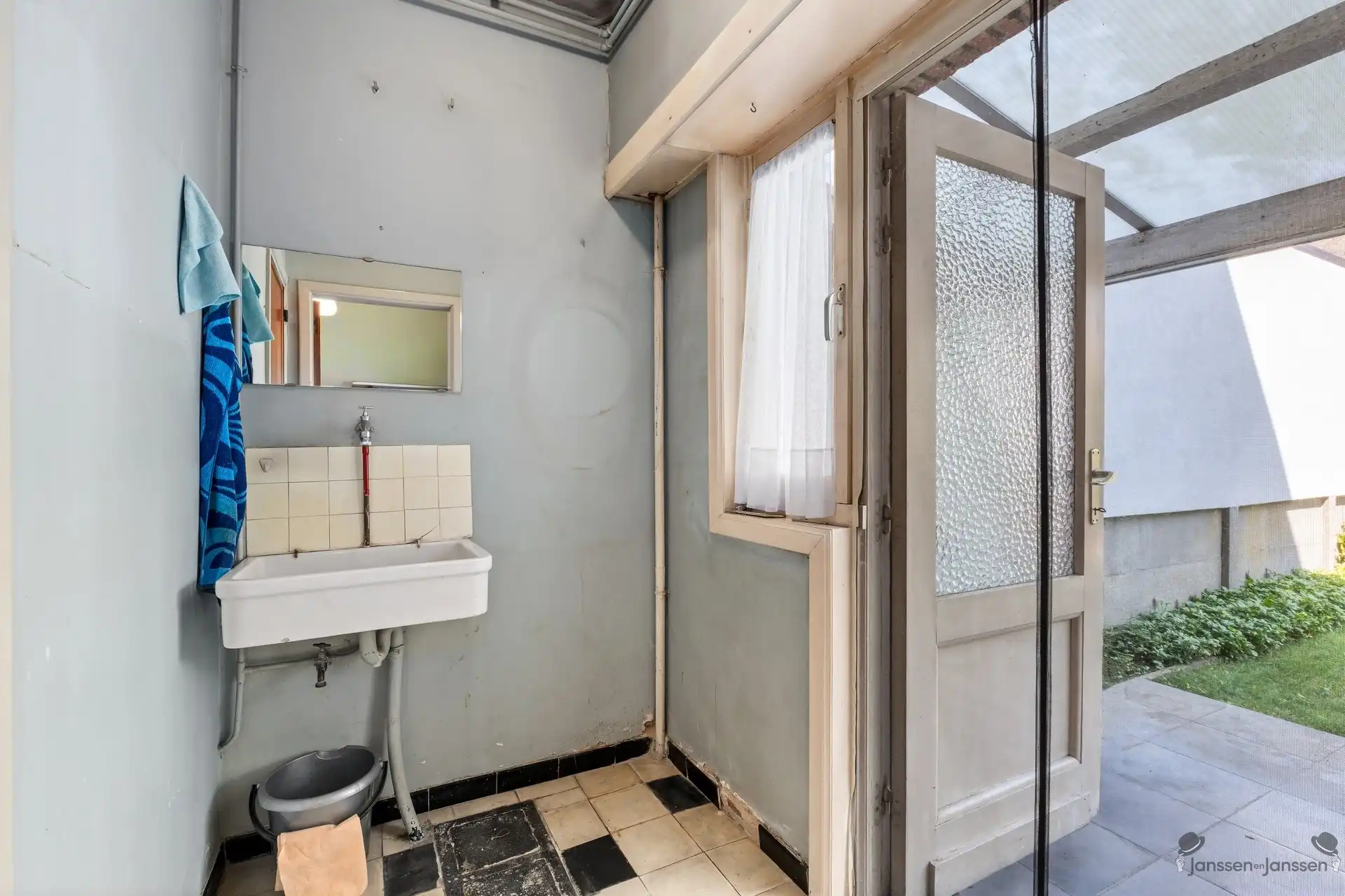 Op te frissen bel-etage met 3 slpk's in Schoten foto 14
