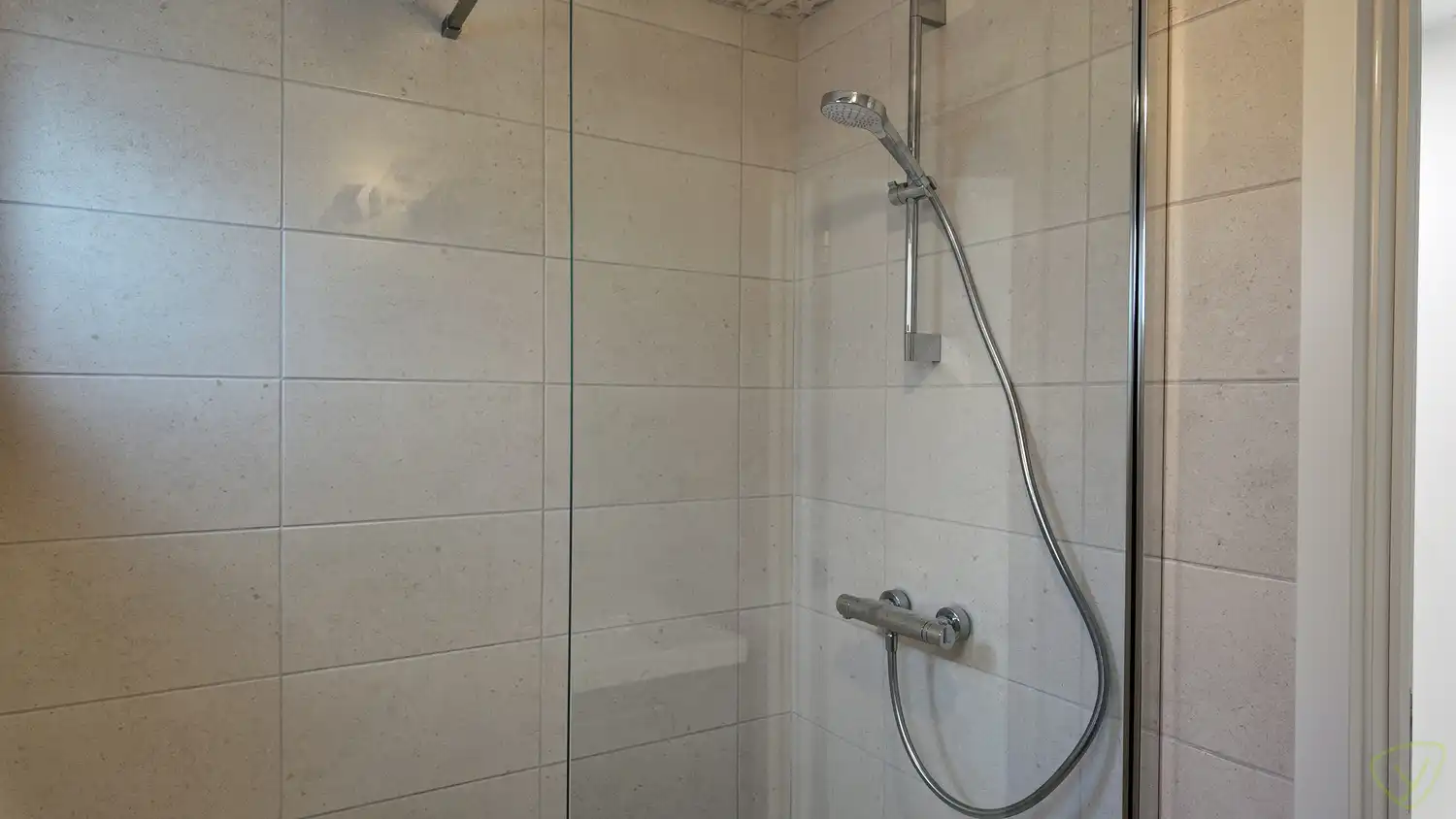 Volledig vernieuwde woning met luxueuze afwerking in Gentweg, Lembeke! foto 12