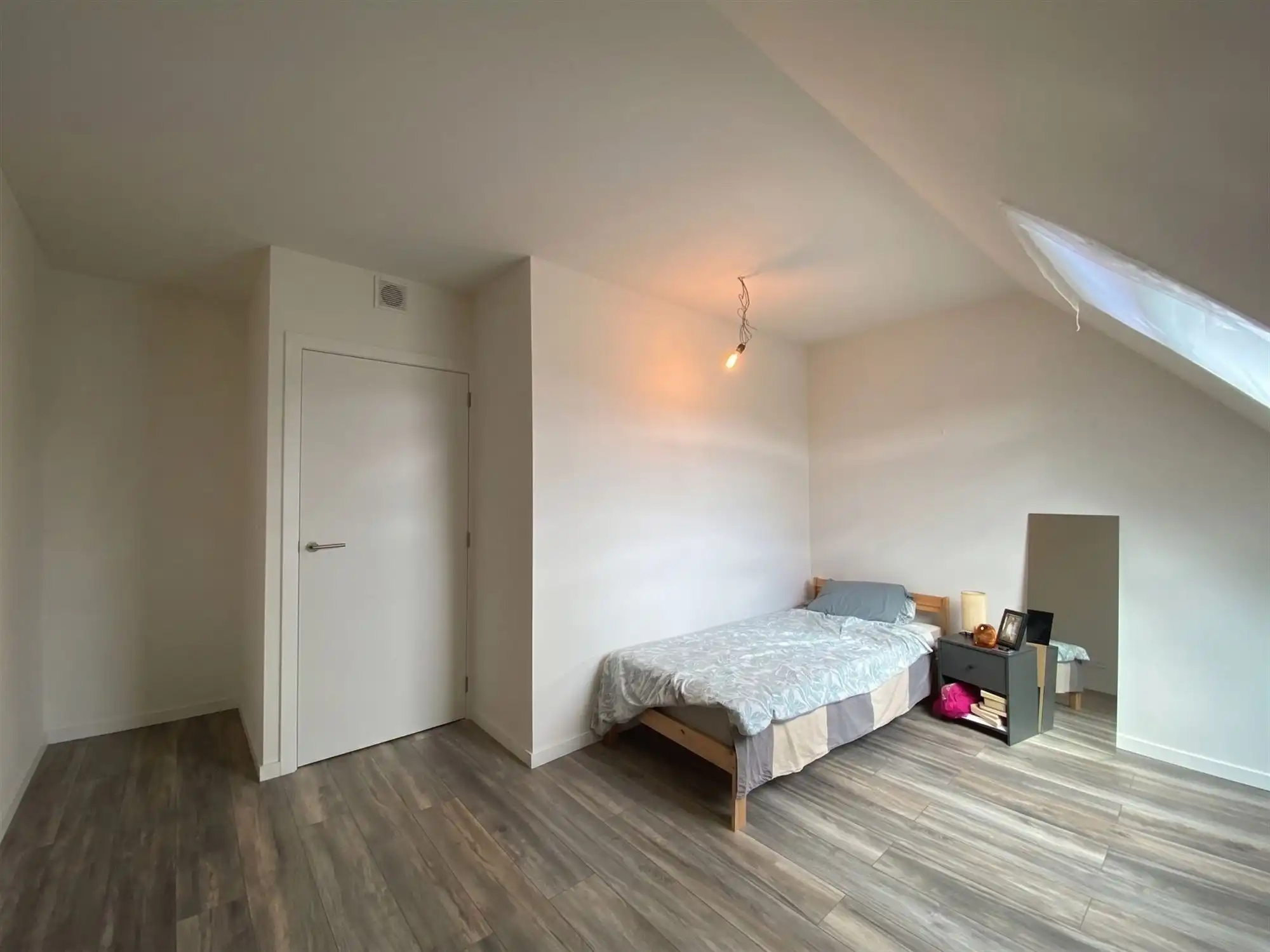 Duplex-appartement met 2 slaapkamers en autostaanplaats, centraal gelegen te Evergem foto 18