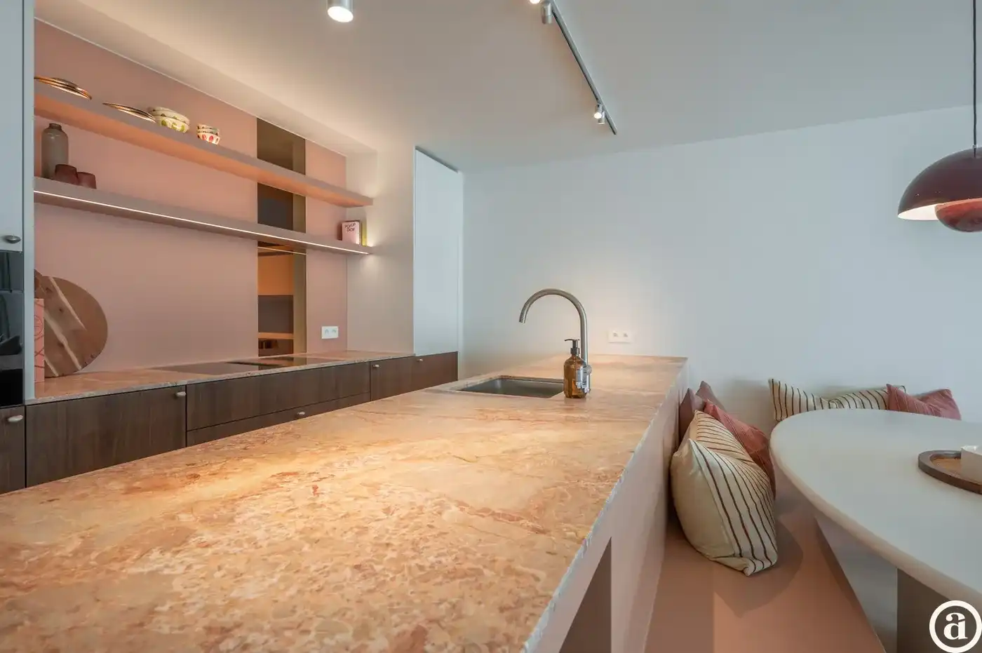 Stijlvol gerenoveerd 3-slaapkamerappartement op topligging in hartje Knokke. foto 7