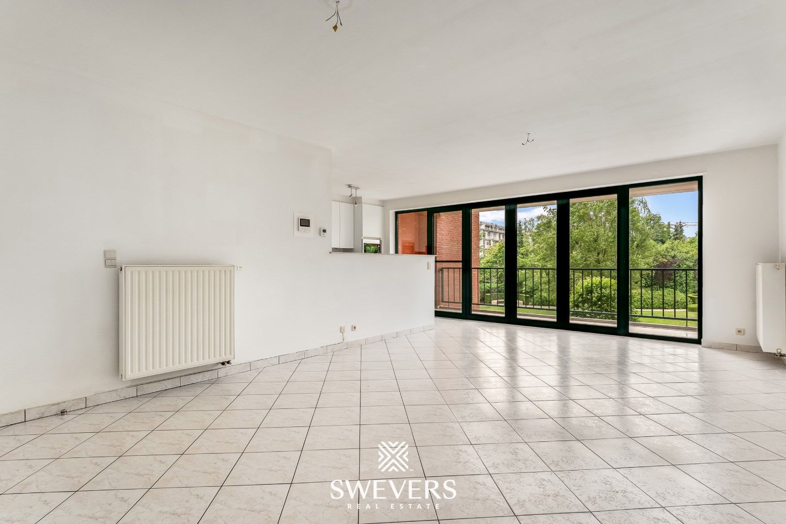Licht appartement met ruim terras en groen uitzicht in Hasselt centrum foto {{pictureIndex}}