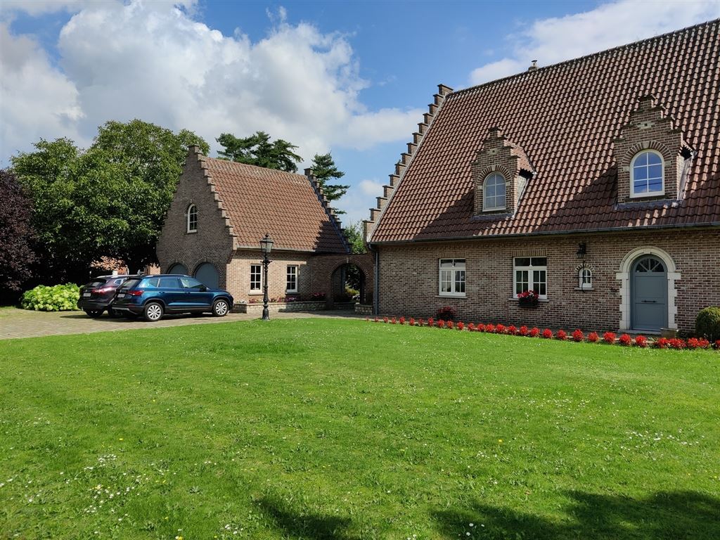 ()=>{if(producerUpdateValueVersion(node),producerAccessed(node),node.value===ERRORED)throw node.error;return node.value} Eikestraat 6a - 3020 WINKSELE