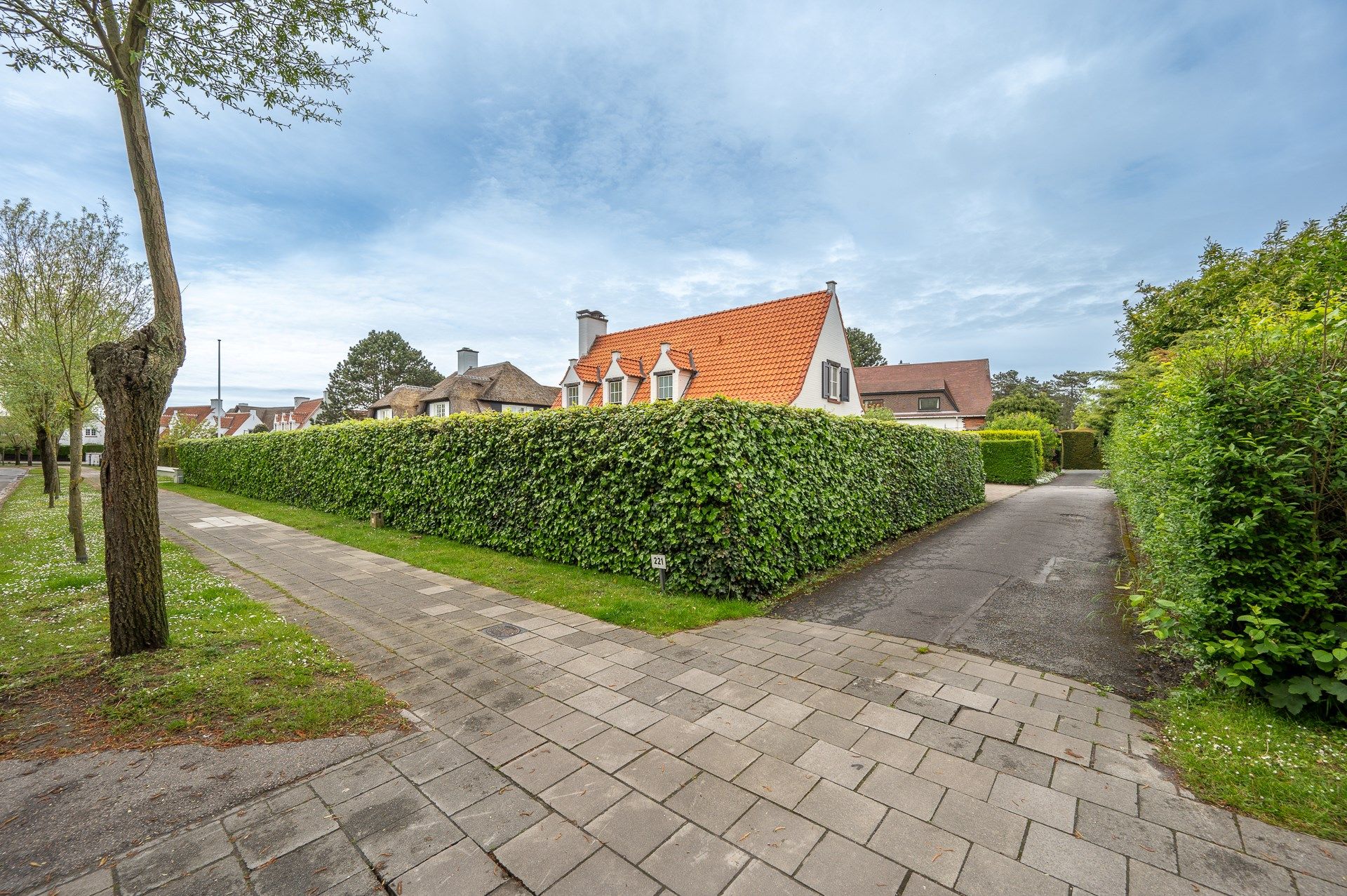 Karakteristieke, alleenstaande villa met mooie, groene zichten gelegen nabij de Magere schorre en Kalfmolen te Knokke.  foto 34