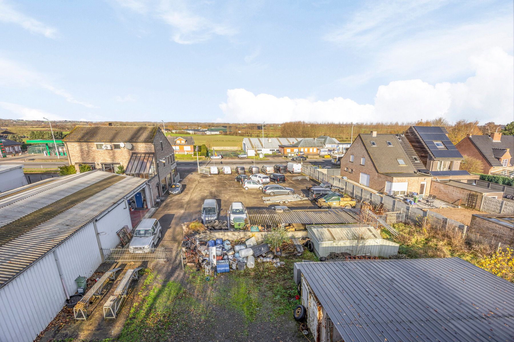 Hoofdfoto van de publicatie: Handelsgebouw gemengd gebruik 32a40ca te Hakendover