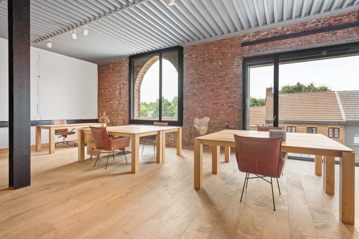 Inspirerend kantoor van ca. 140 m² te huur in het project Kanaal van Axel Vervoordt foto 7