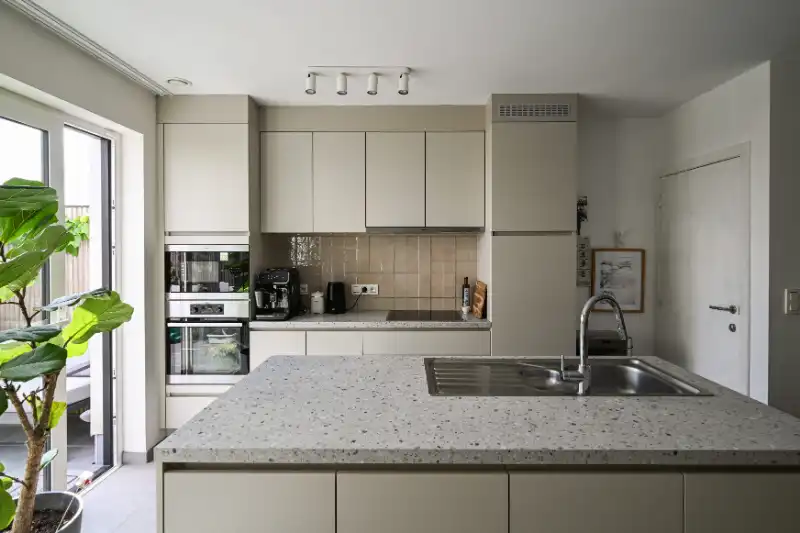 RECENTE ENERGIEZUINIGE RIJWONING MET 3 SLAAPKAMERS AAN DE VAART - FORT 9 foto 2