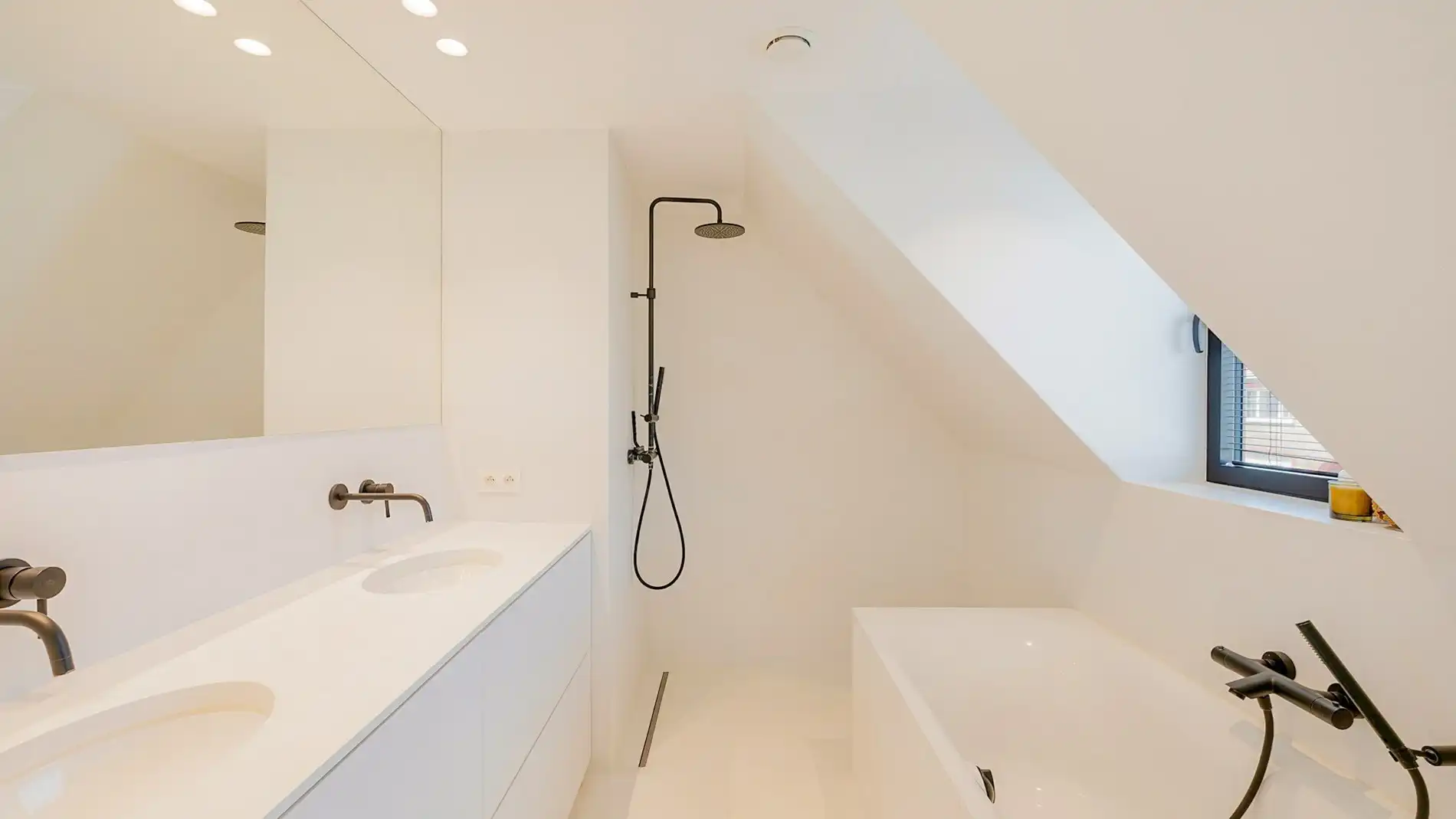 Compleet vernieuwd huis met garage te Oud Knokke foto 16