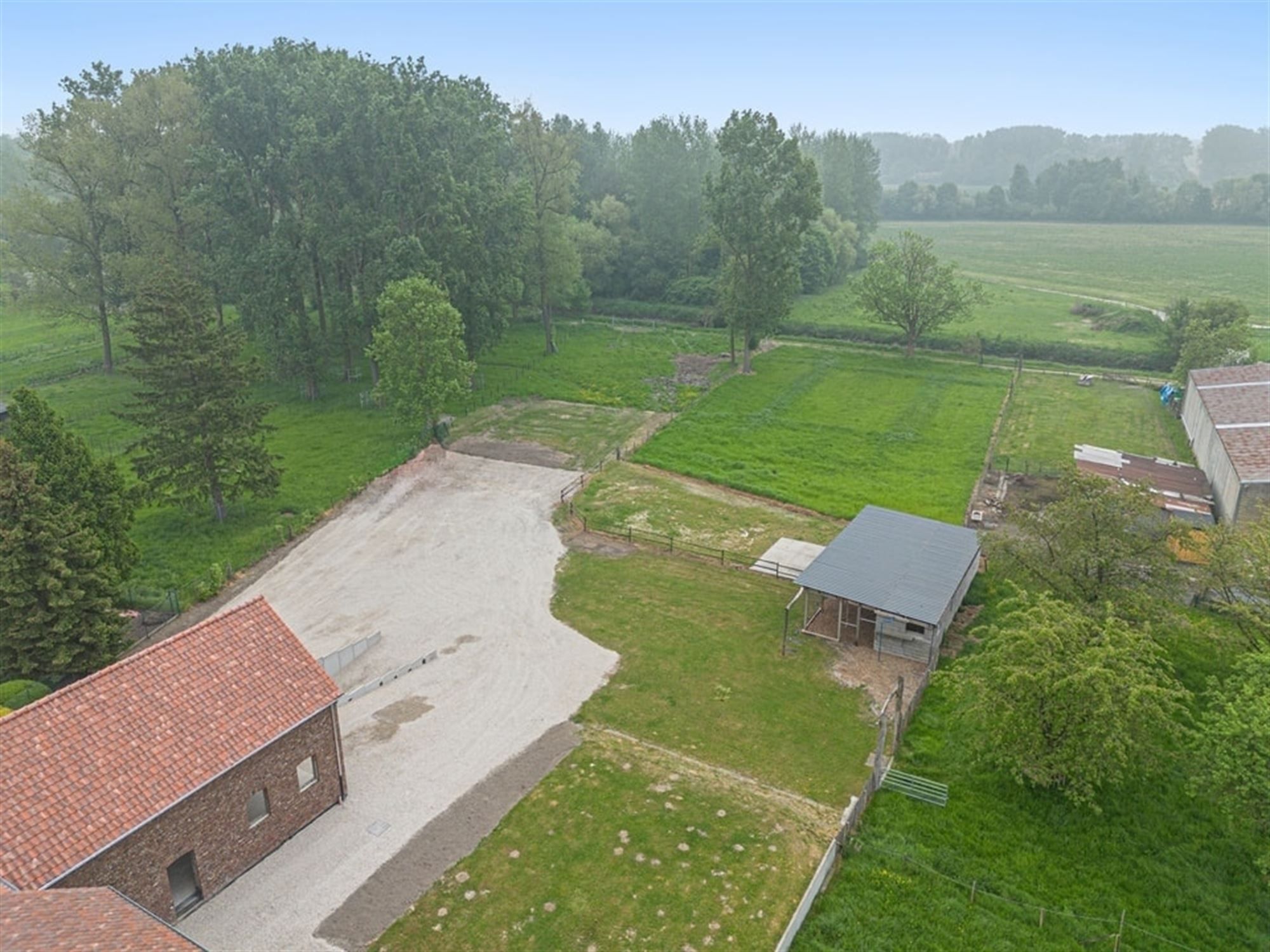 UNIEKE LANDELIJKE GEZINSWONING MET BIJBOUW VAN 320M² OP PRACHTIG PERCEEL  foto 32