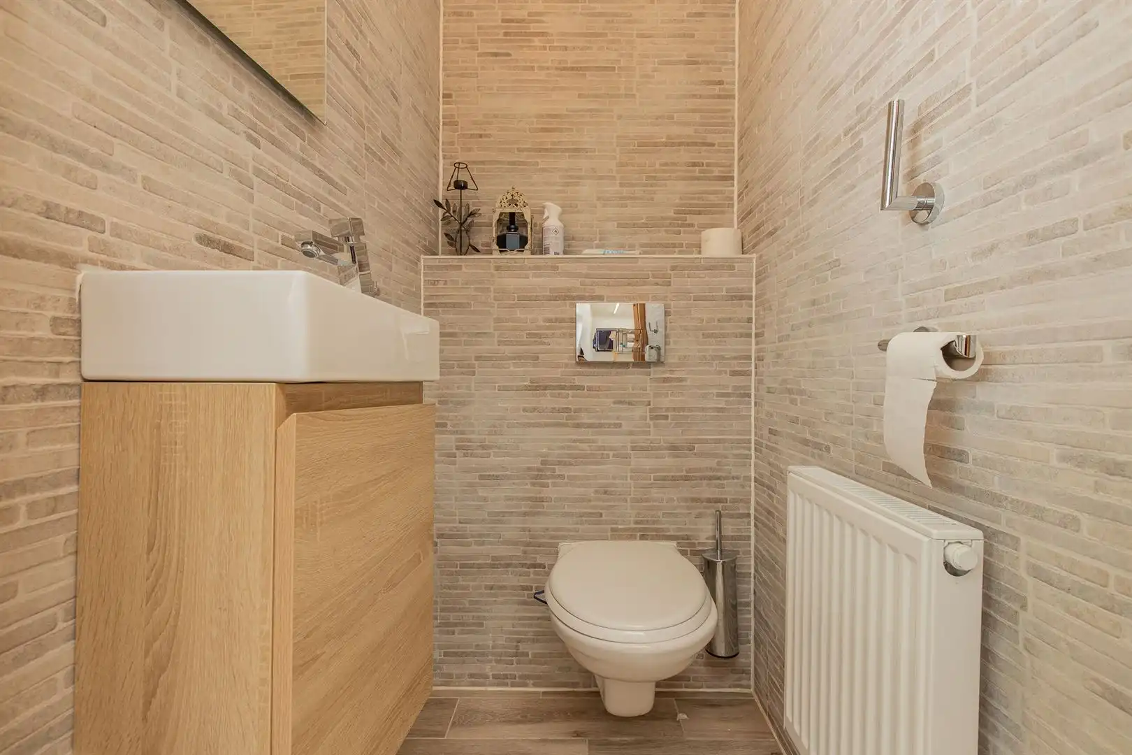 Volledig gerenoveerde woning met zwemvijver en ruime garage foto 12