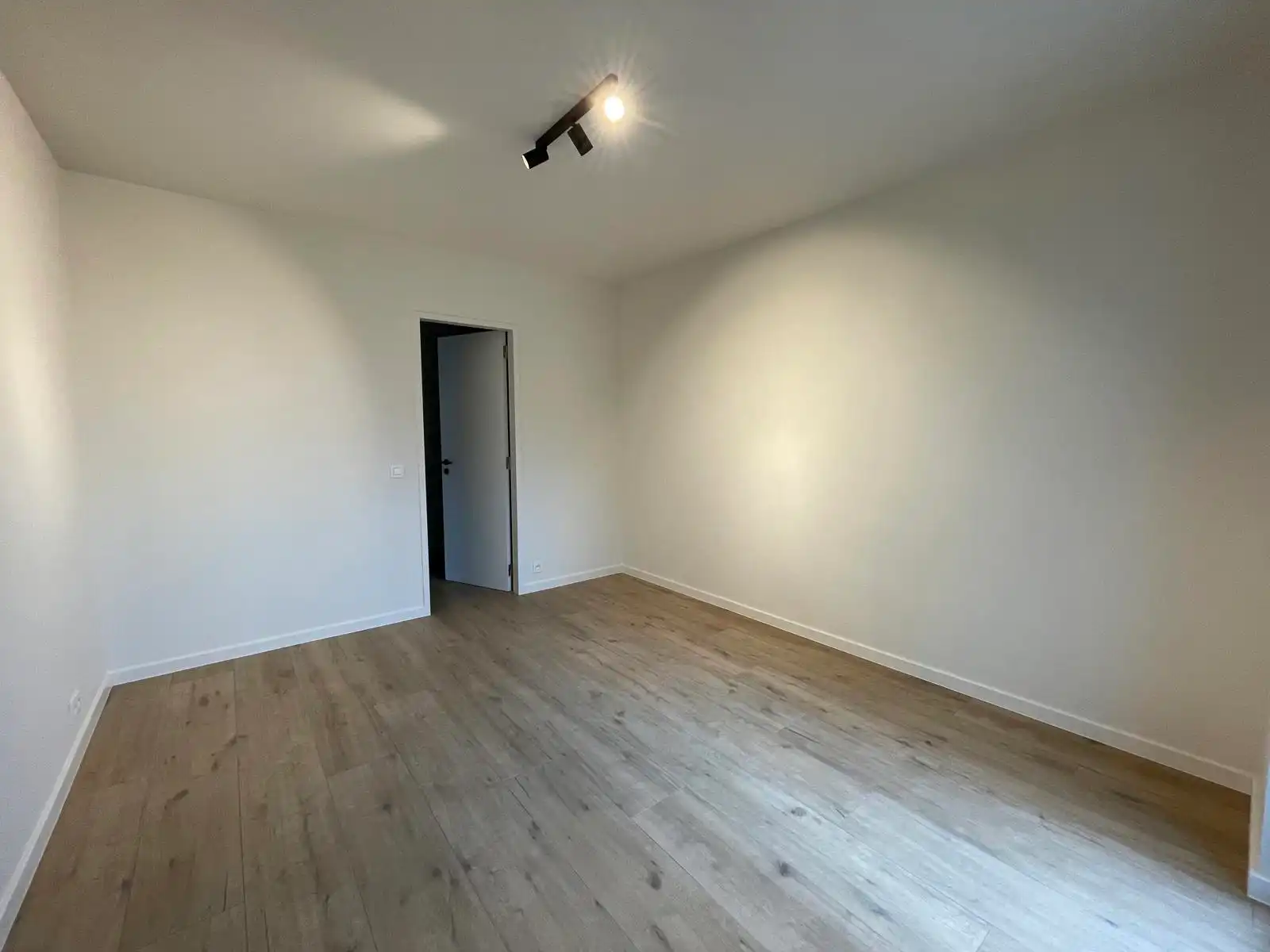 BERLARE - Recent BEN-appartement mét garage. foto 6