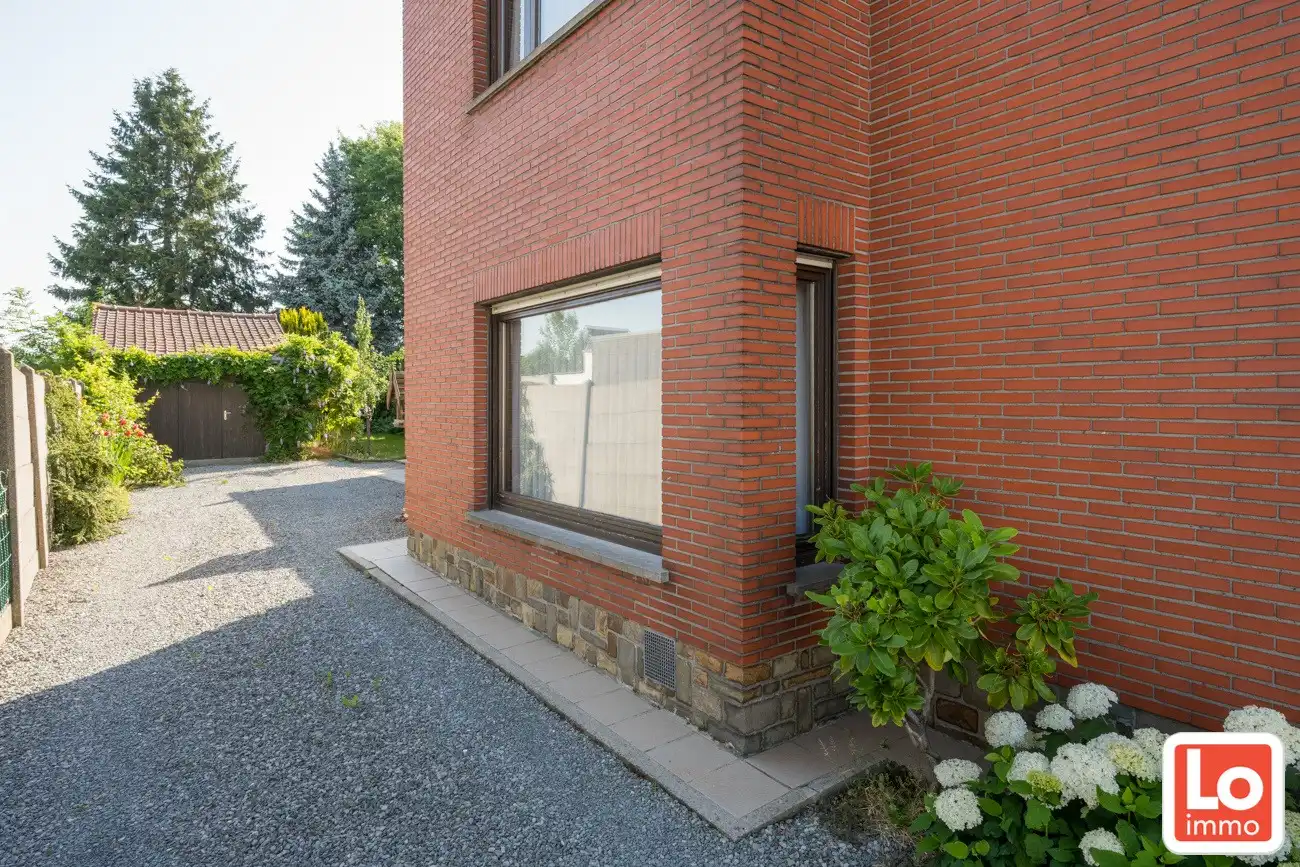 BEZOEKMOMENT VOLZET!! Ruime halfopen bebouwing met 3 slaapkamers, garage en zonnige tuin op centrale ligging in Oostakker foto 15