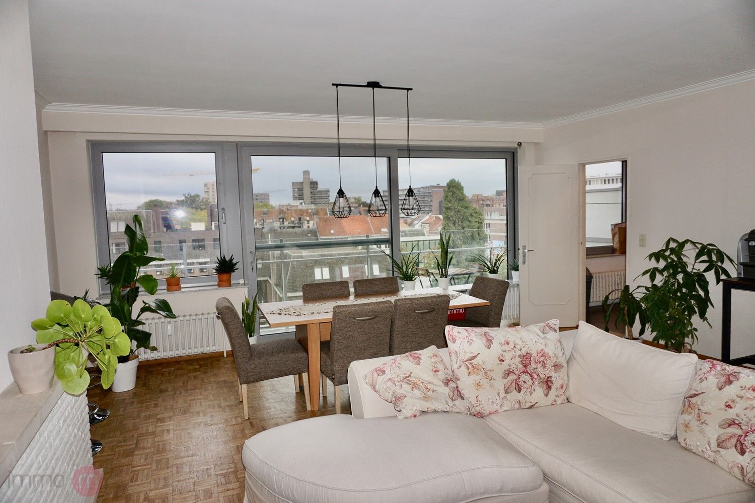 Centraal maar rustig gelegen appartement met drie slaapkamers foto 4