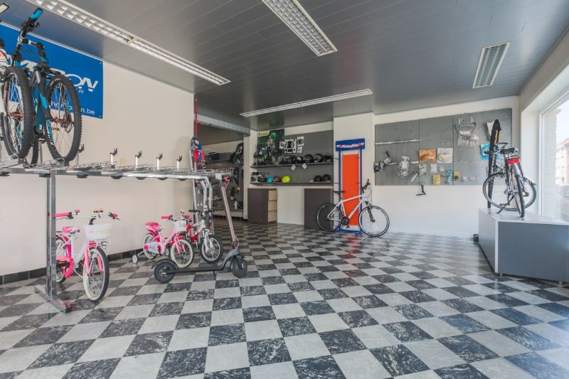 Handelspand (winkel) met woonst en magazijntje van +/- 130m². foto 4