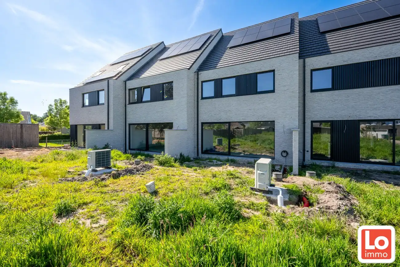 Prachtige nieuwbouwwoning met 3/4 slpks op topligging in een doodlopende straat! foto 3