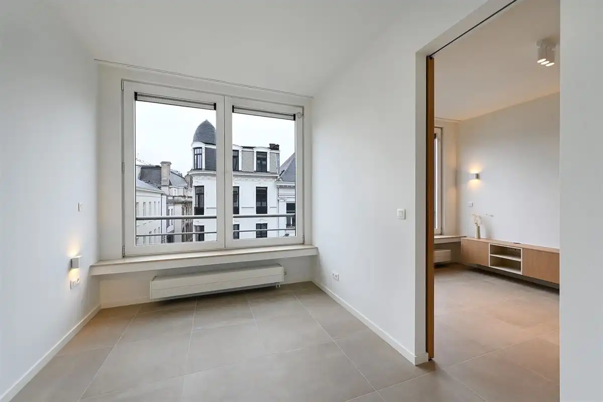 Recent gerenoveerd studio-appartement met aparte slaapkamer foto 12