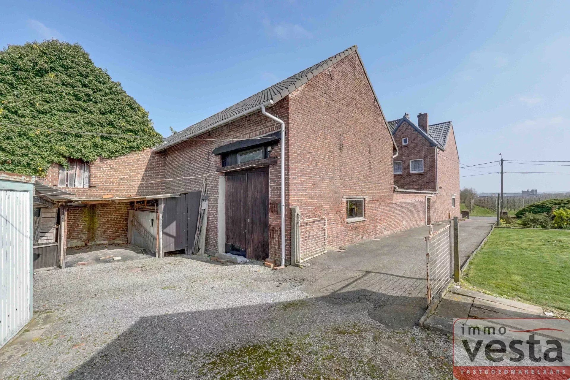 Te renoveren, landelijk gelegen woning/ projectgrond foto 23