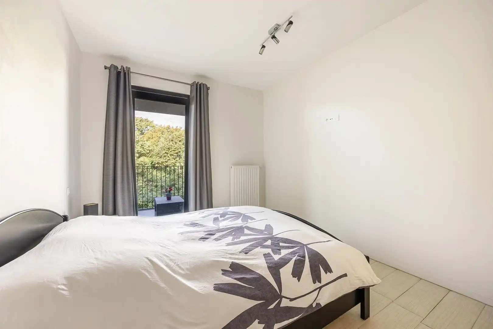 Lichtrijk appartement met groenzicht, parking en groot terras foto 14