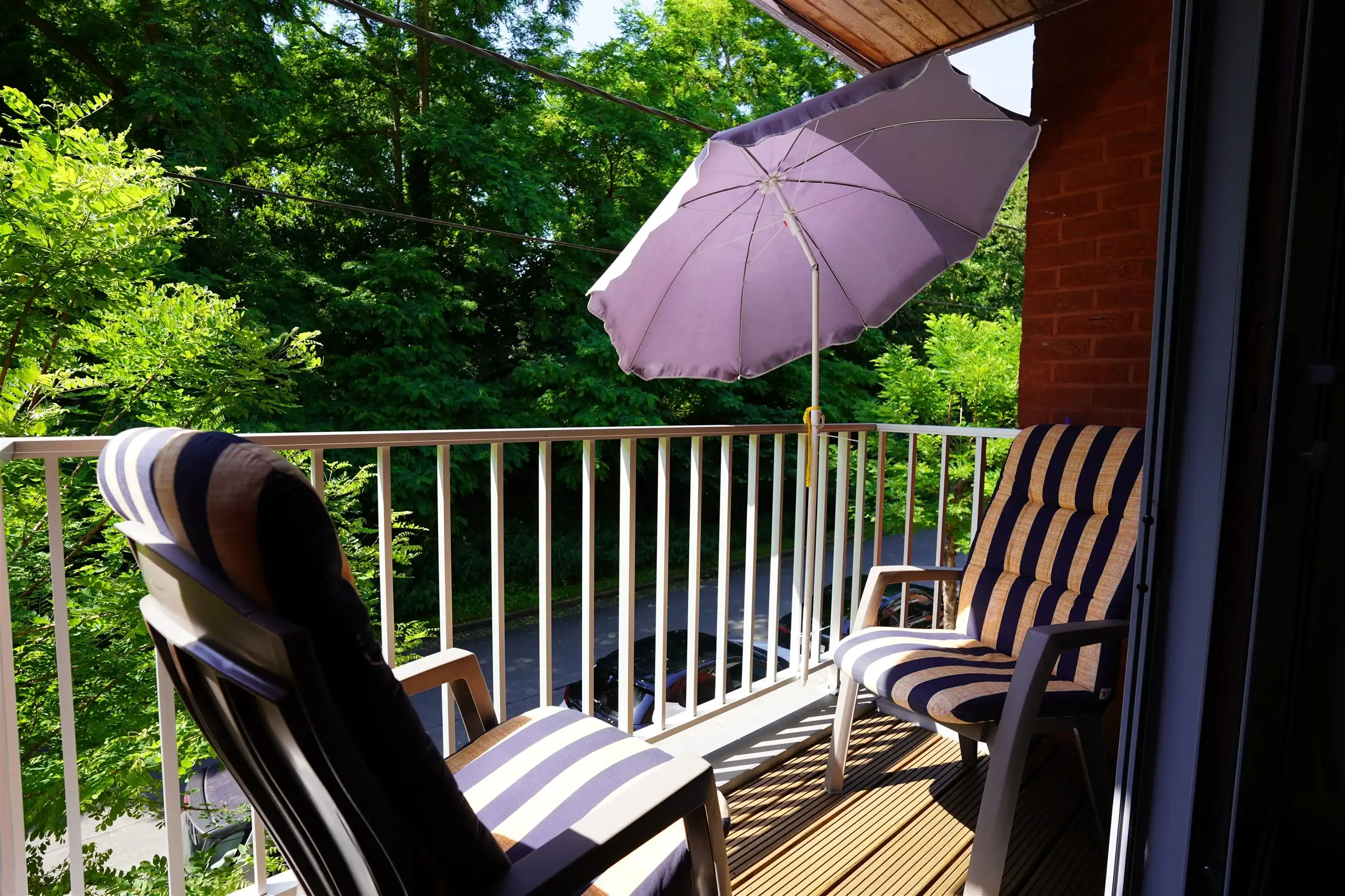 Instapklaar appartement met terras en staanplaats! foto 2