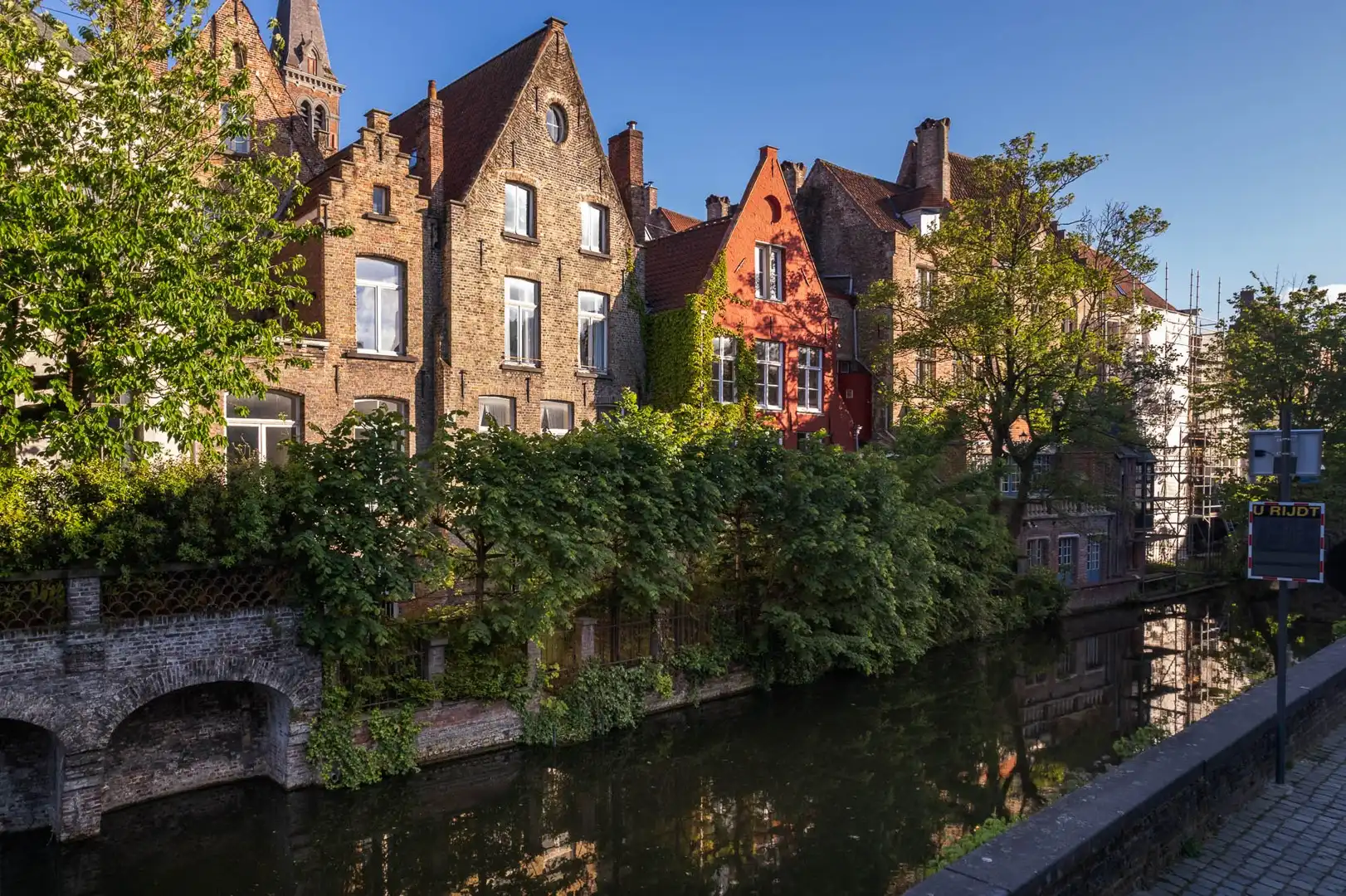 Monumentaal gerestaureerd herenhuis aan de Brugse Reien foto 44