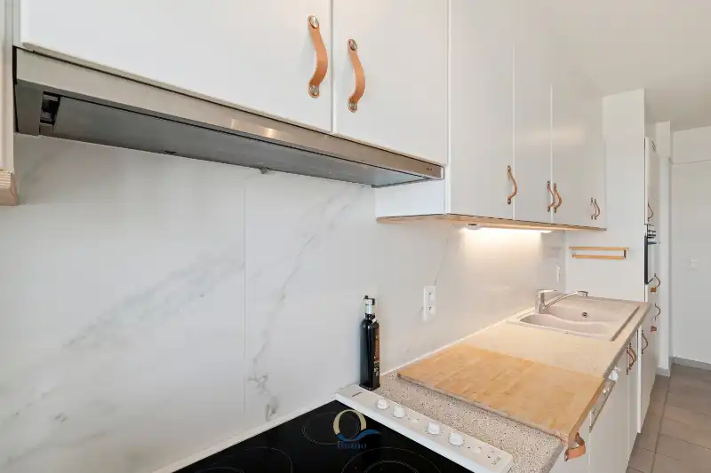 Smaakvol ingericht 2-slaapkamerappartement met adembenemend frontaal zeezicht foto 11