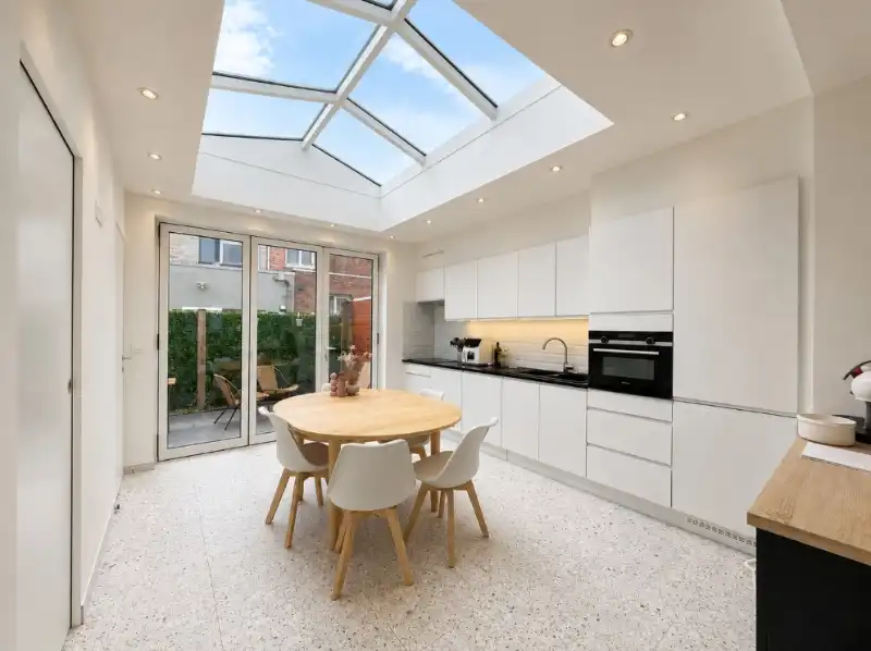 Totaal gerenoveerde woning met zonnig terras nabij UZ Gent foto 6