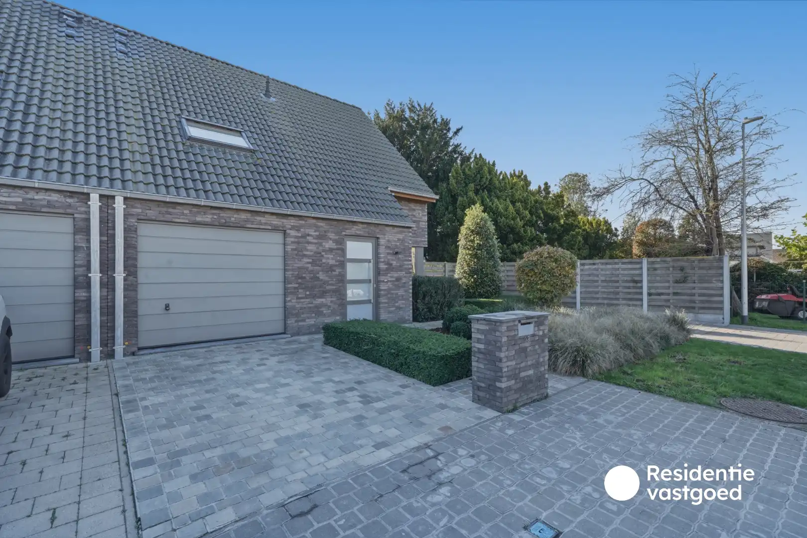 Prachtige zeer recente halfopen woning in rustige wijk te Oudenburg centrum foto {{pictureIndex}}