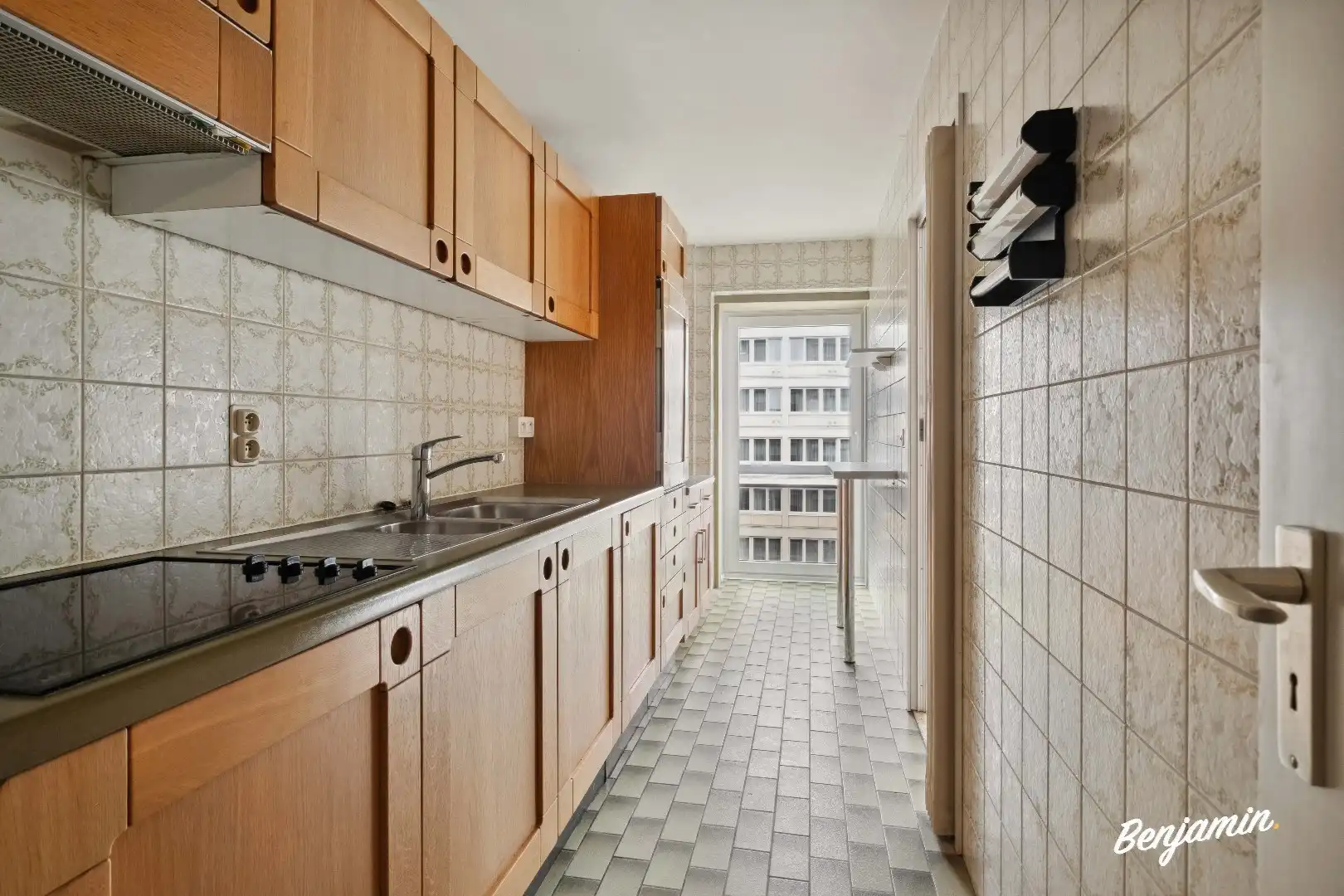 Instapklaar appartement met 2 slaapkamers, balkon en berging op centrale ligging in Oostende foto 5