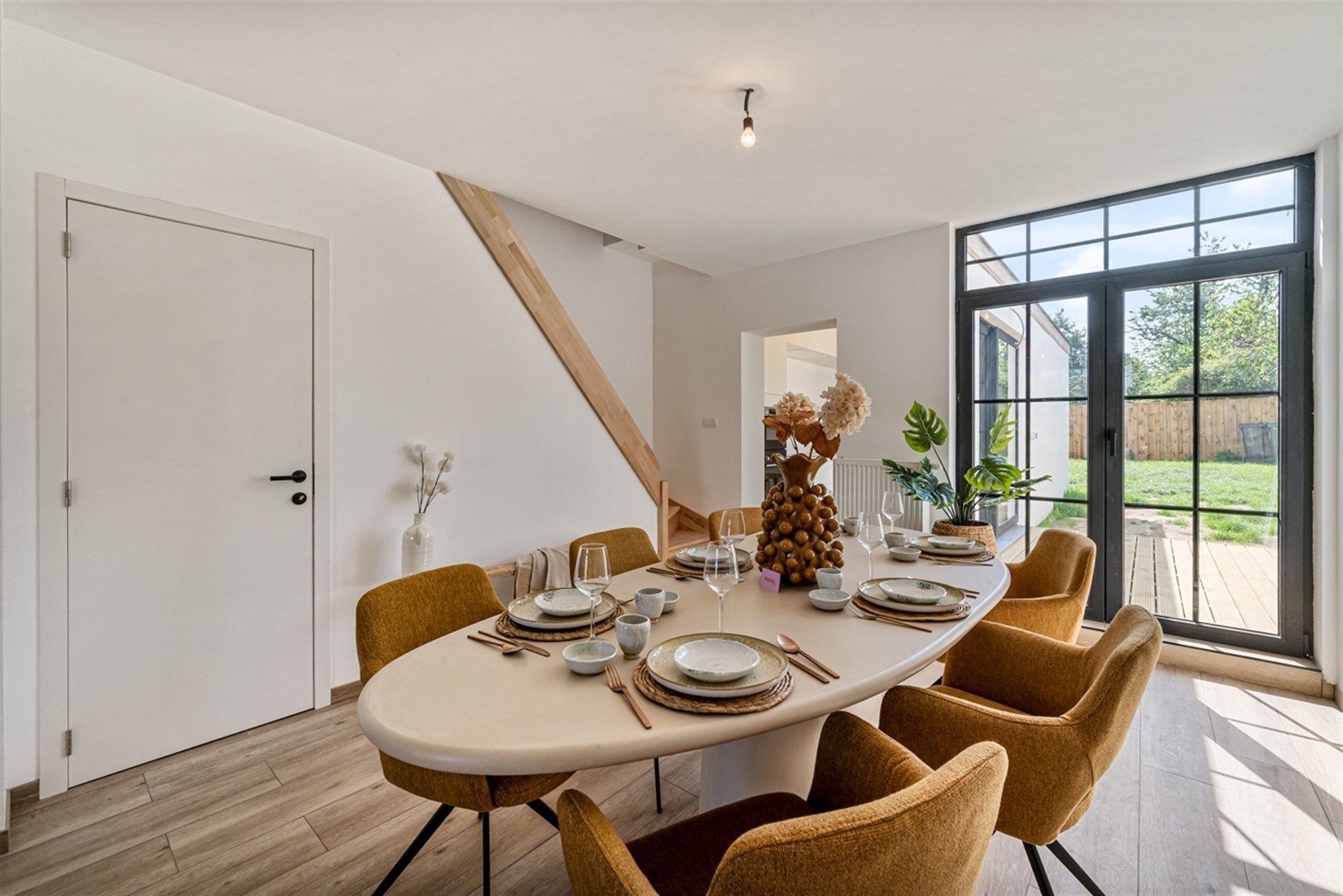 Totaal gerenoveerde woning met tuin en garage in Erembodegem foto 4