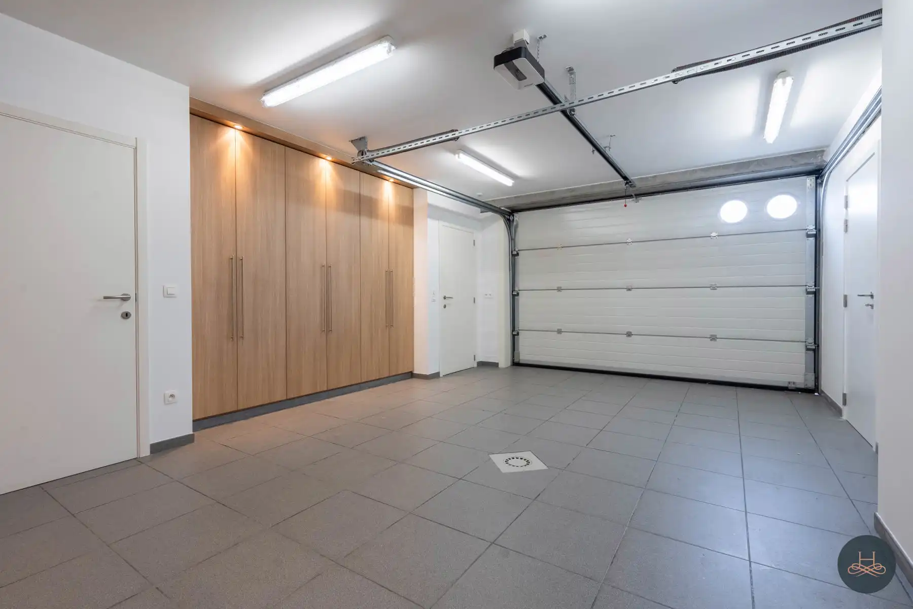 Ruim appartement met grote garage foto 20