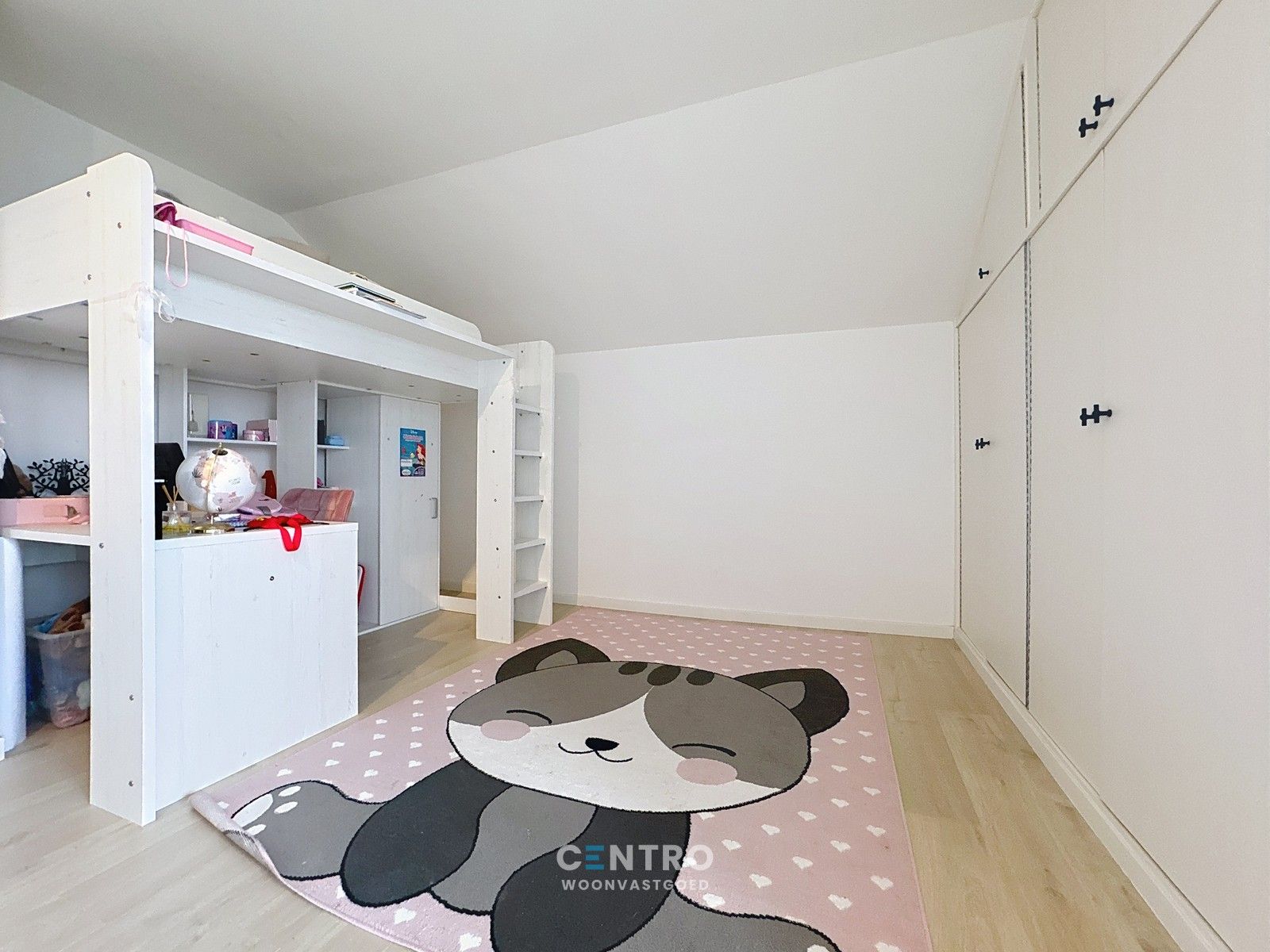 Instapklare, LANDELIJKE WONING met 4 ruime slpkms, 2 badkms, ruime garage, stalling (3 paarden) en gedraineerde buitenpiste te Hooglede (Gits). foto 15