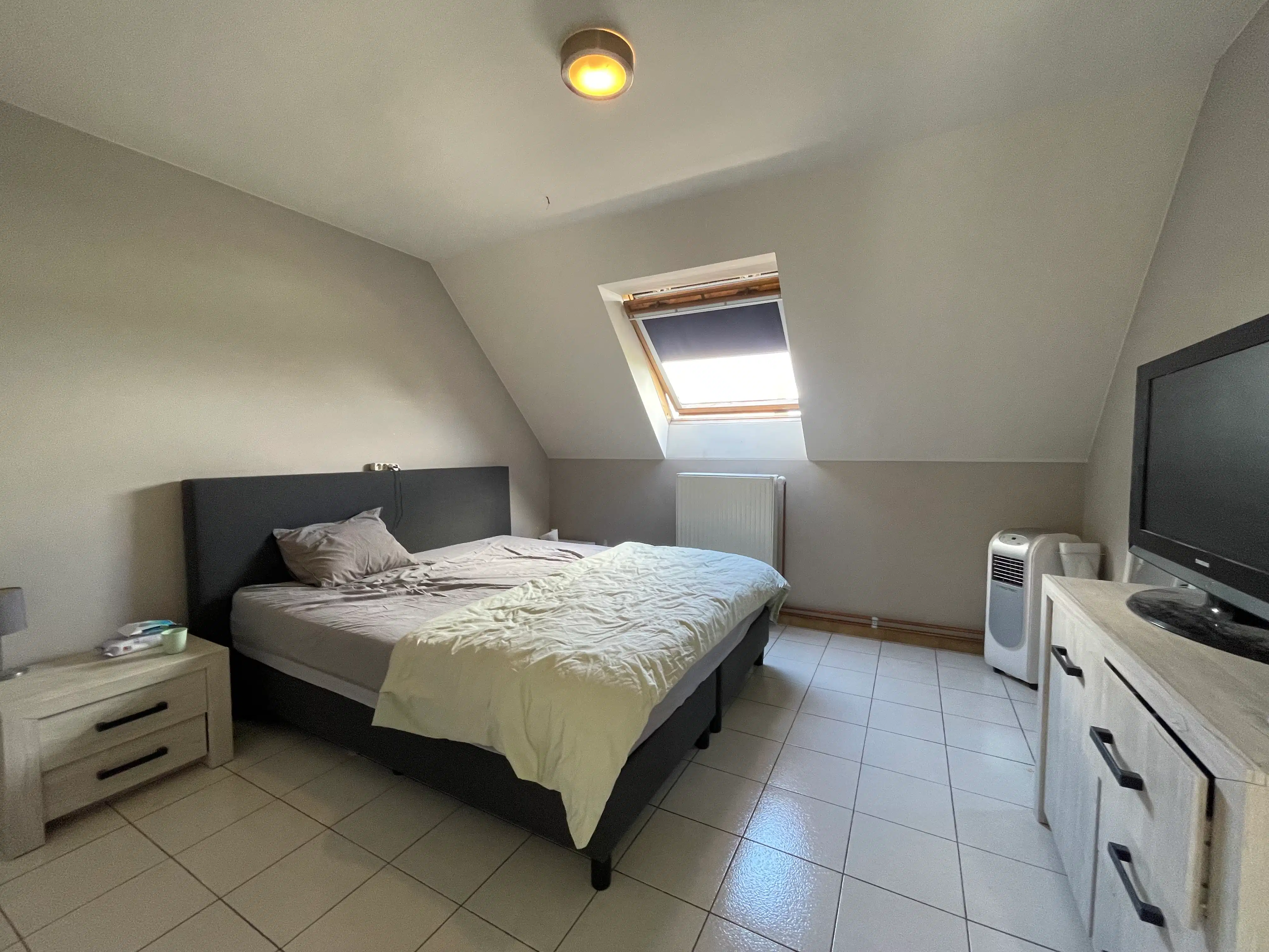 Aangename rijwoning met 3 slpk, nette tuin en 2 garages. foto 8