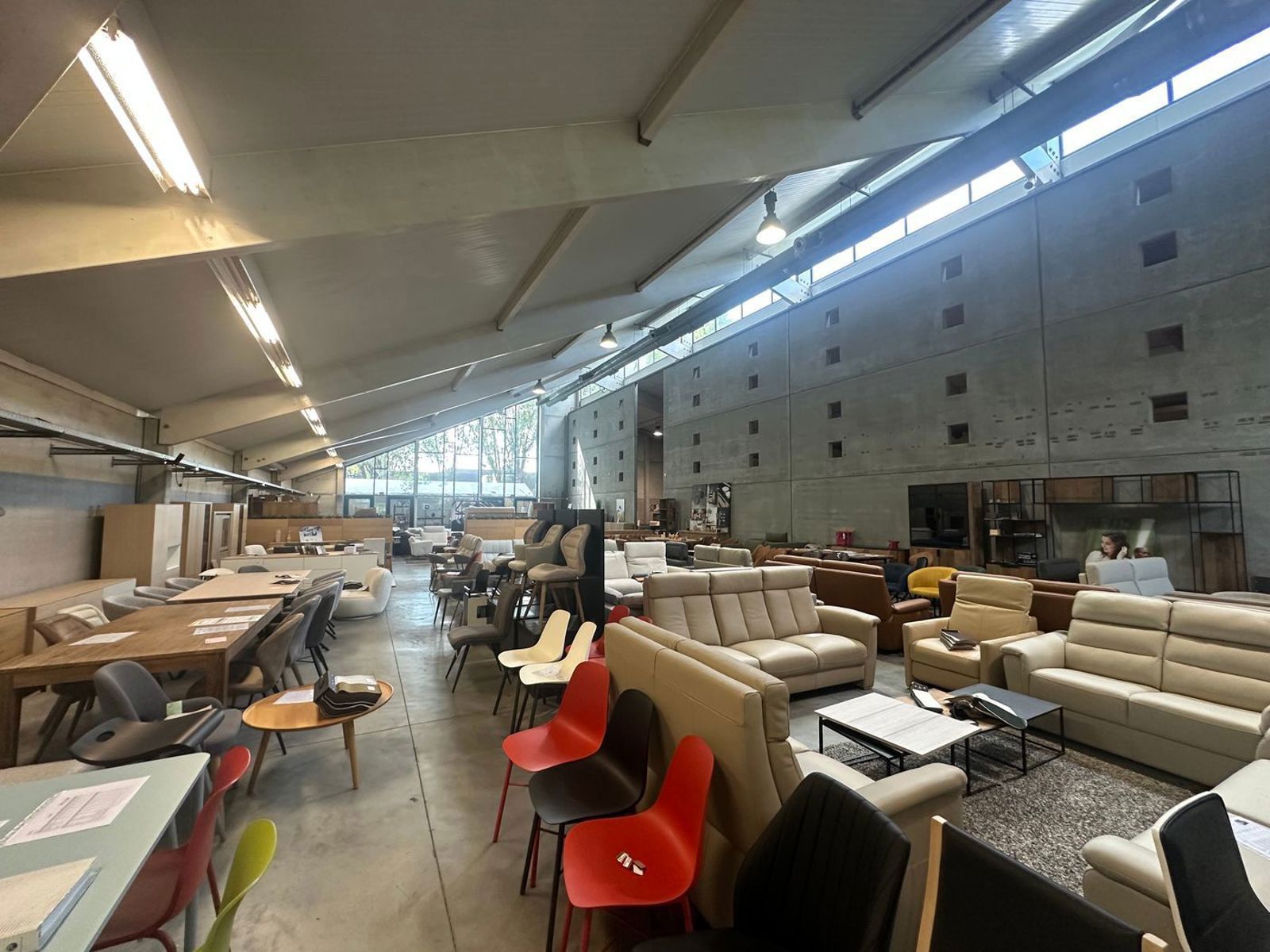 Handelspand 1.400 m² te huur in Moeskroen foto 5